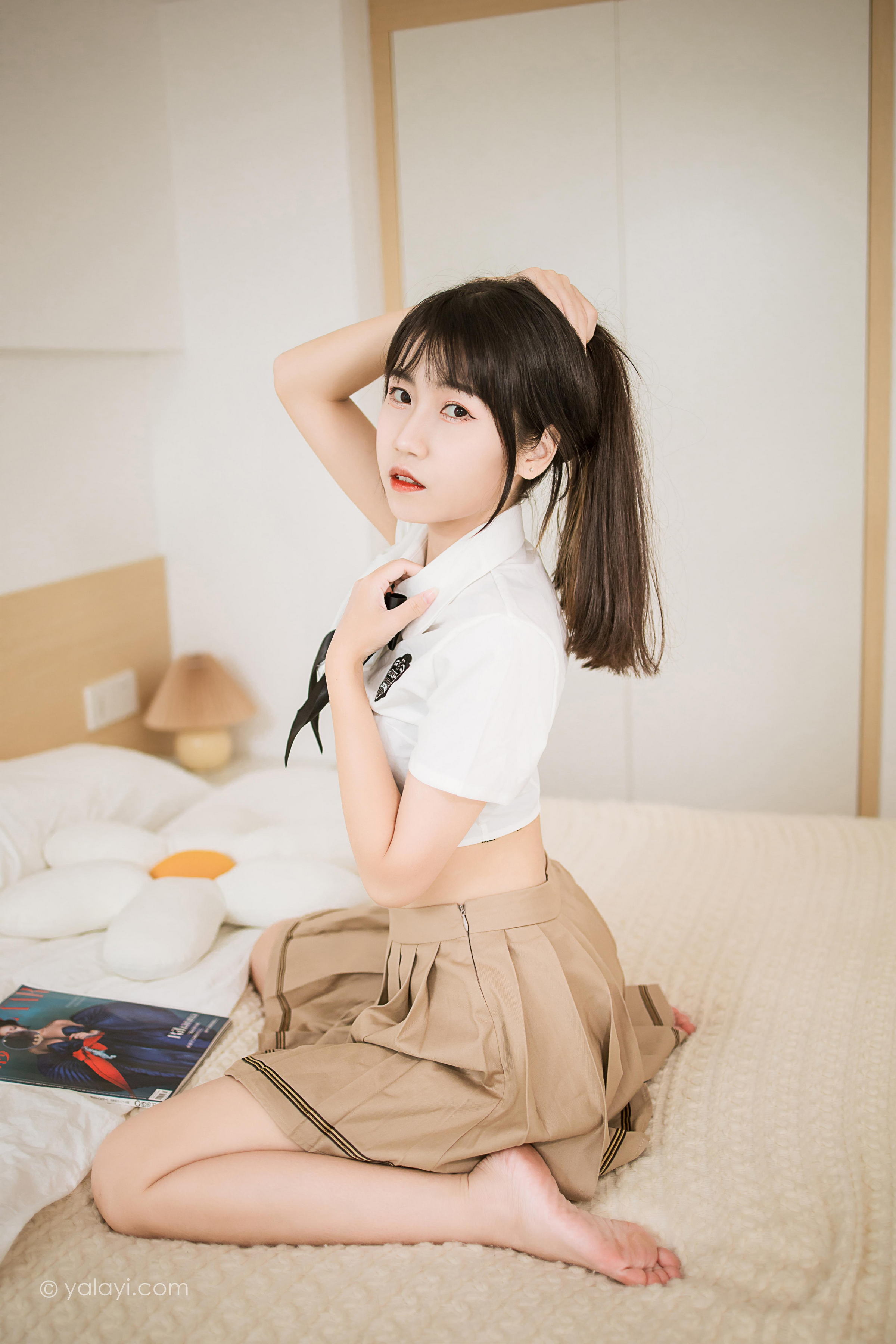 [YALAYI雅拉伊]2022.02.28 美丽多姿 弈思 日本高中女生制服性感私房写真集第3张