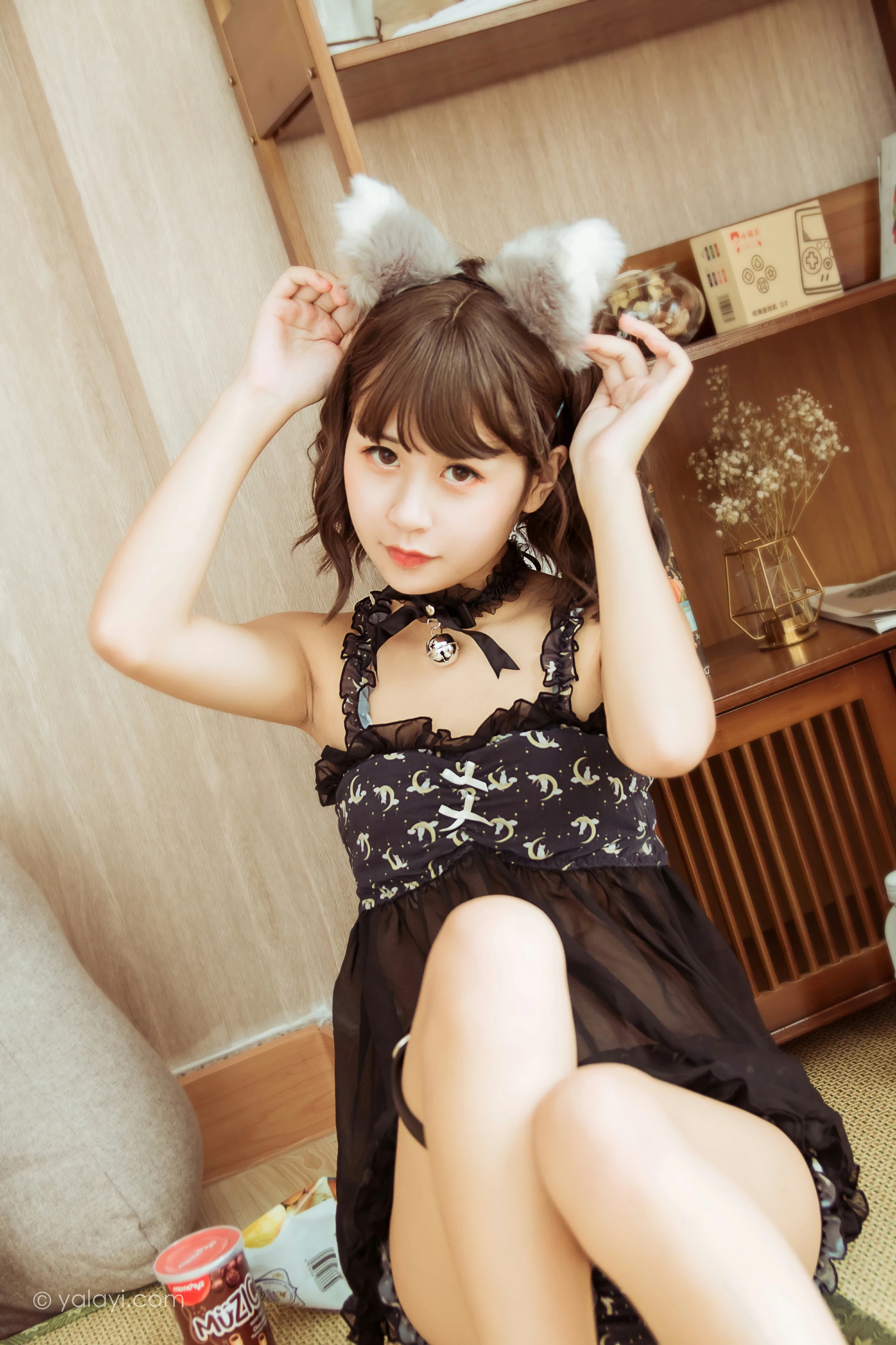 [YALAYI雅拉伊]NO.735 《就想赖着你》 甜酱吖 黑色透视情趣内衣性感私房写真集第6张