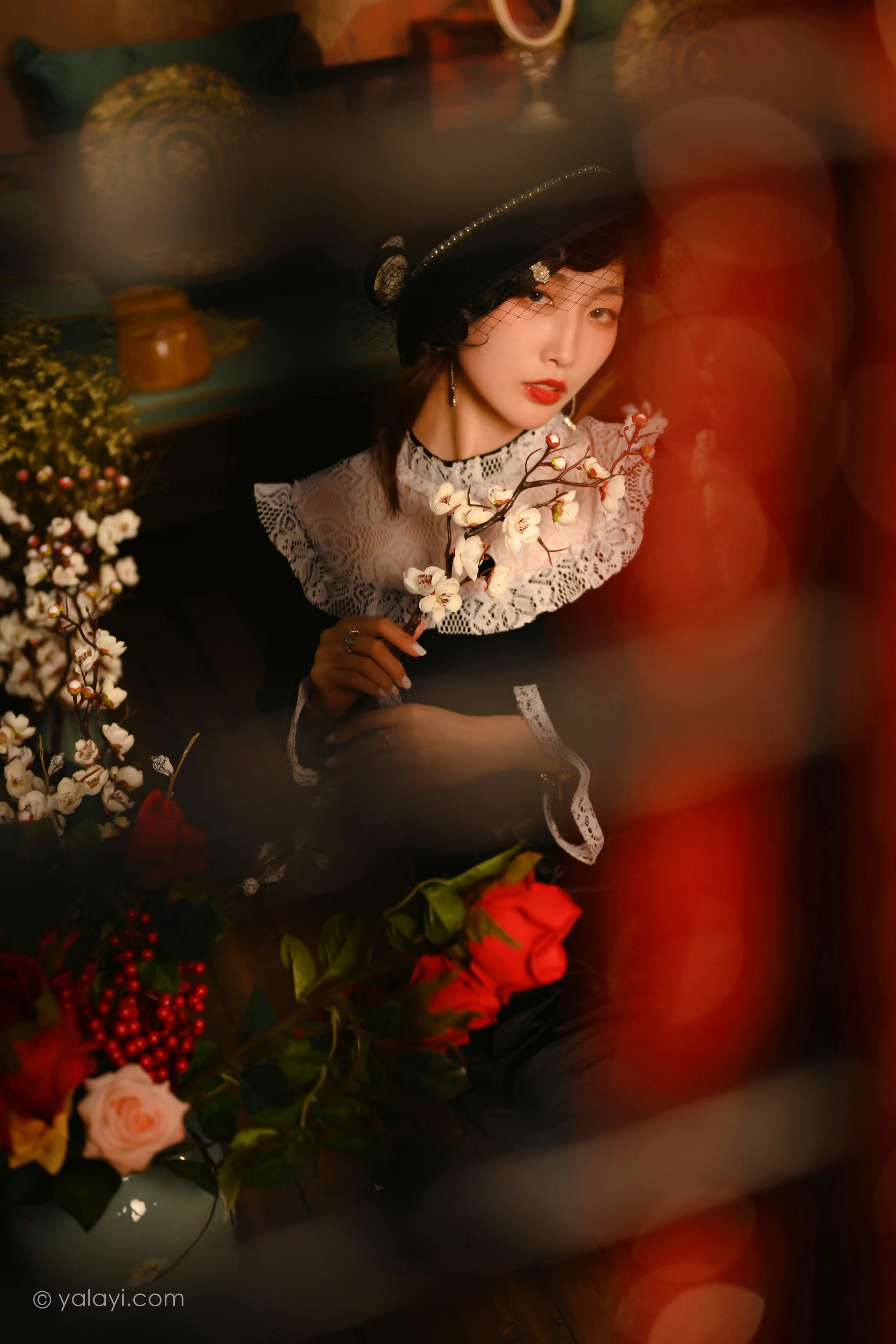 [YALAYI雅拉伊]2022.01.15 莫忘我 佳佳 黑色蕾丝镂空礼服裙性感私房写真集第10张