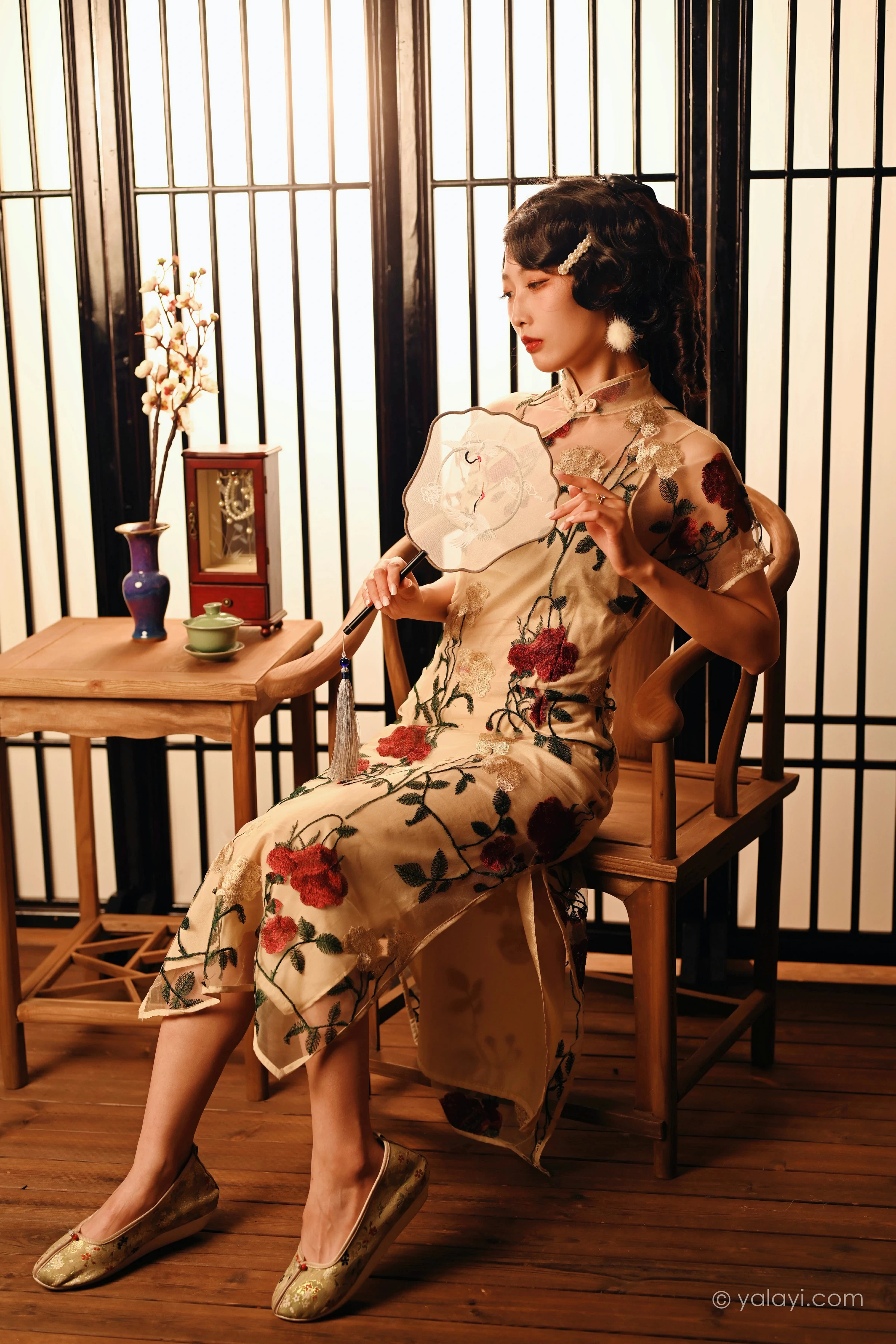 [YALAYI雅拉伊]2022.01.25 我在那里等你 佳佳 白色透视旗袍民国风写真集第1张