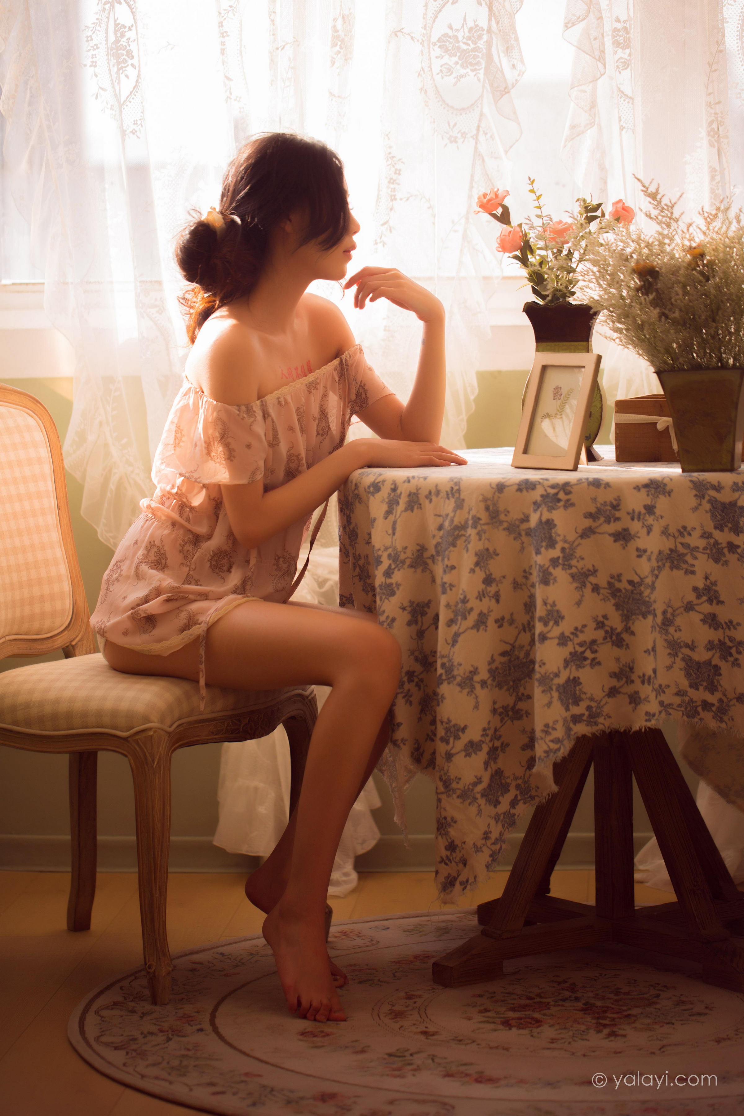 [YALAYI雅拉伊]2022.08.01 暂时的花儿 橘子 白色透视抹胸连衣裙居家性感私房写真集第8张
