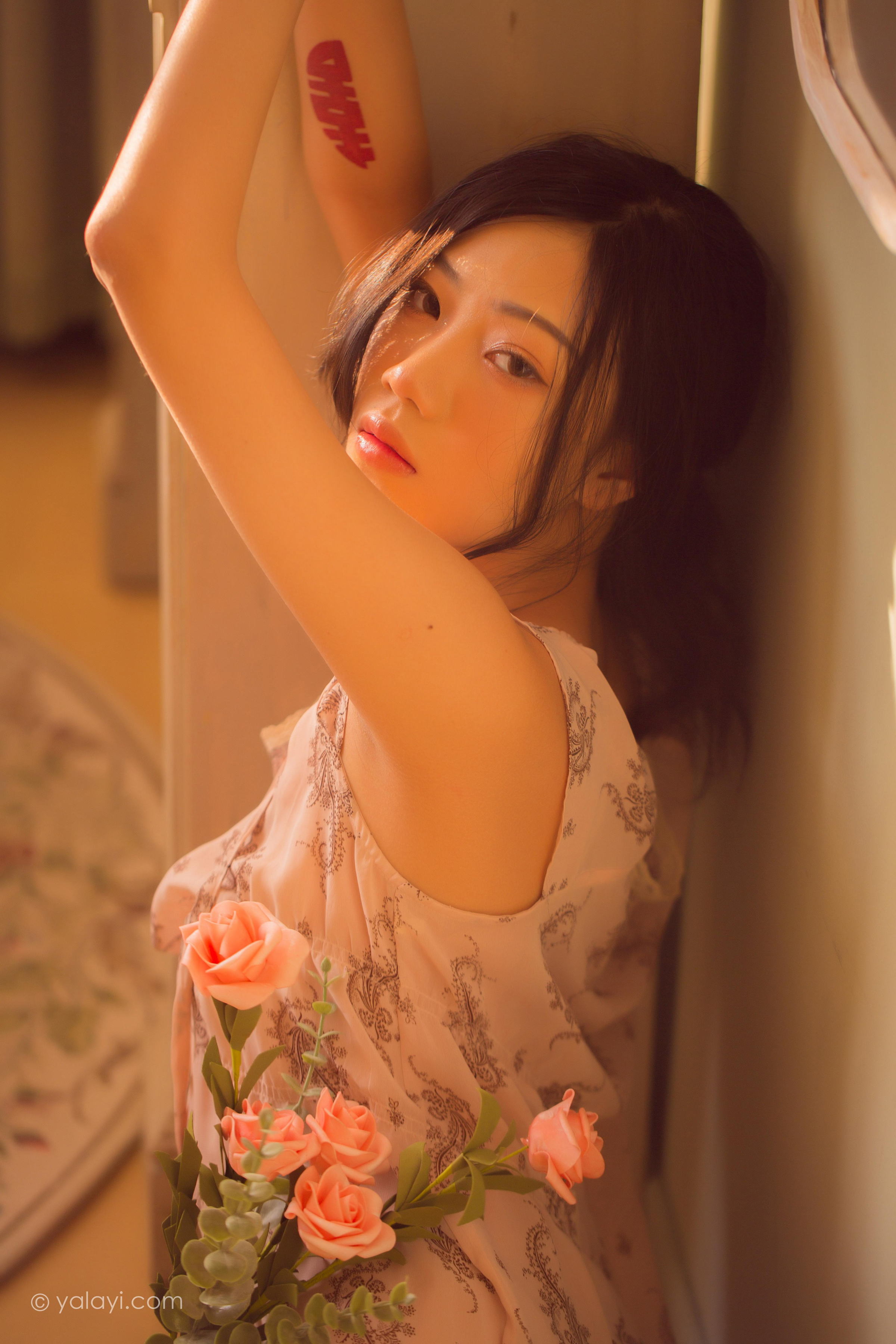 [YALAYI雅拉伊]2022.08.01 暂时的花儿 橘子 白色透视抹胸连衣裙居家性感私房写真集第13张