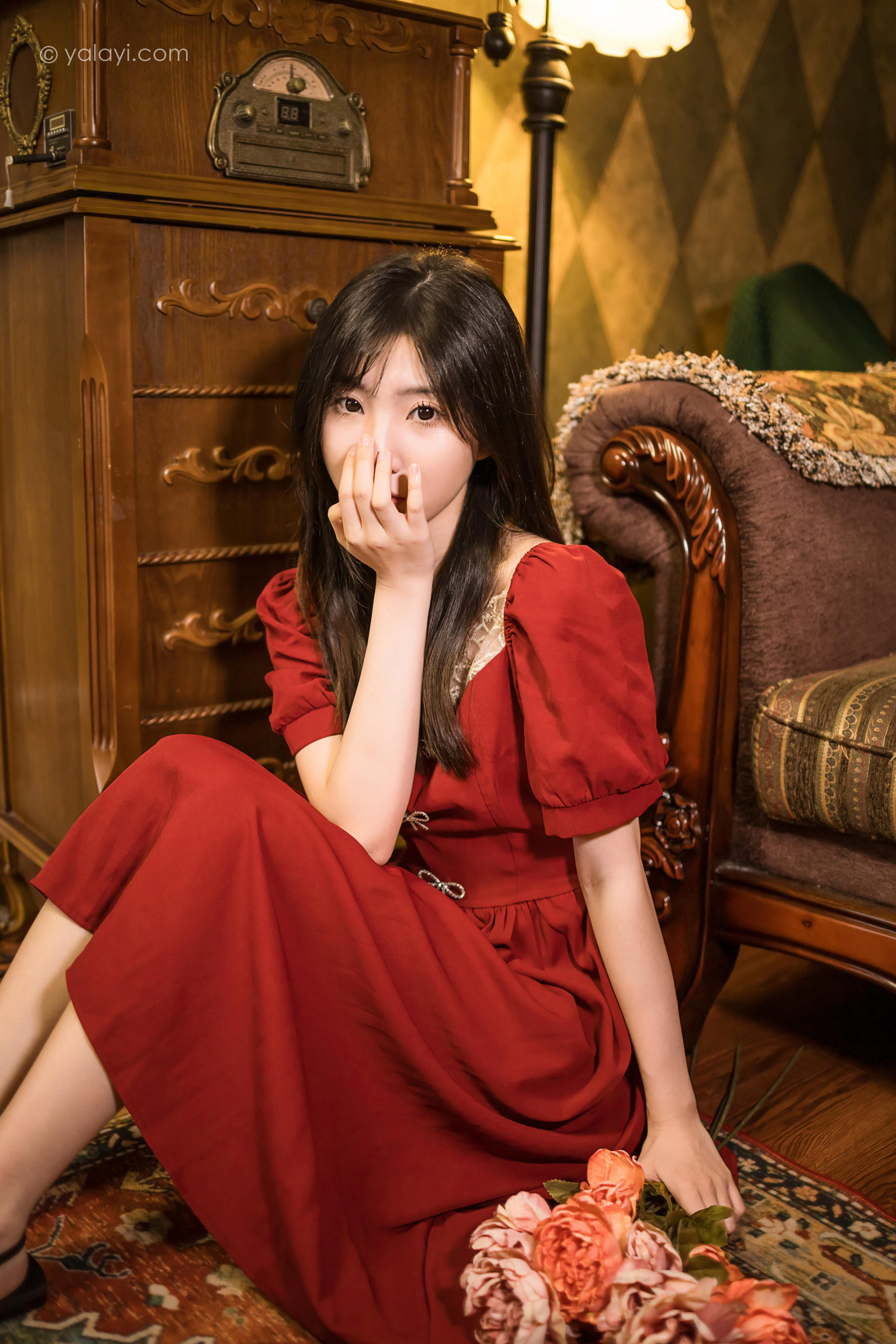 [YALAYI雅拉伊]2022.07.24 永不凋零 小乔 红色短袖连衣裙居家清纯写真集第12张