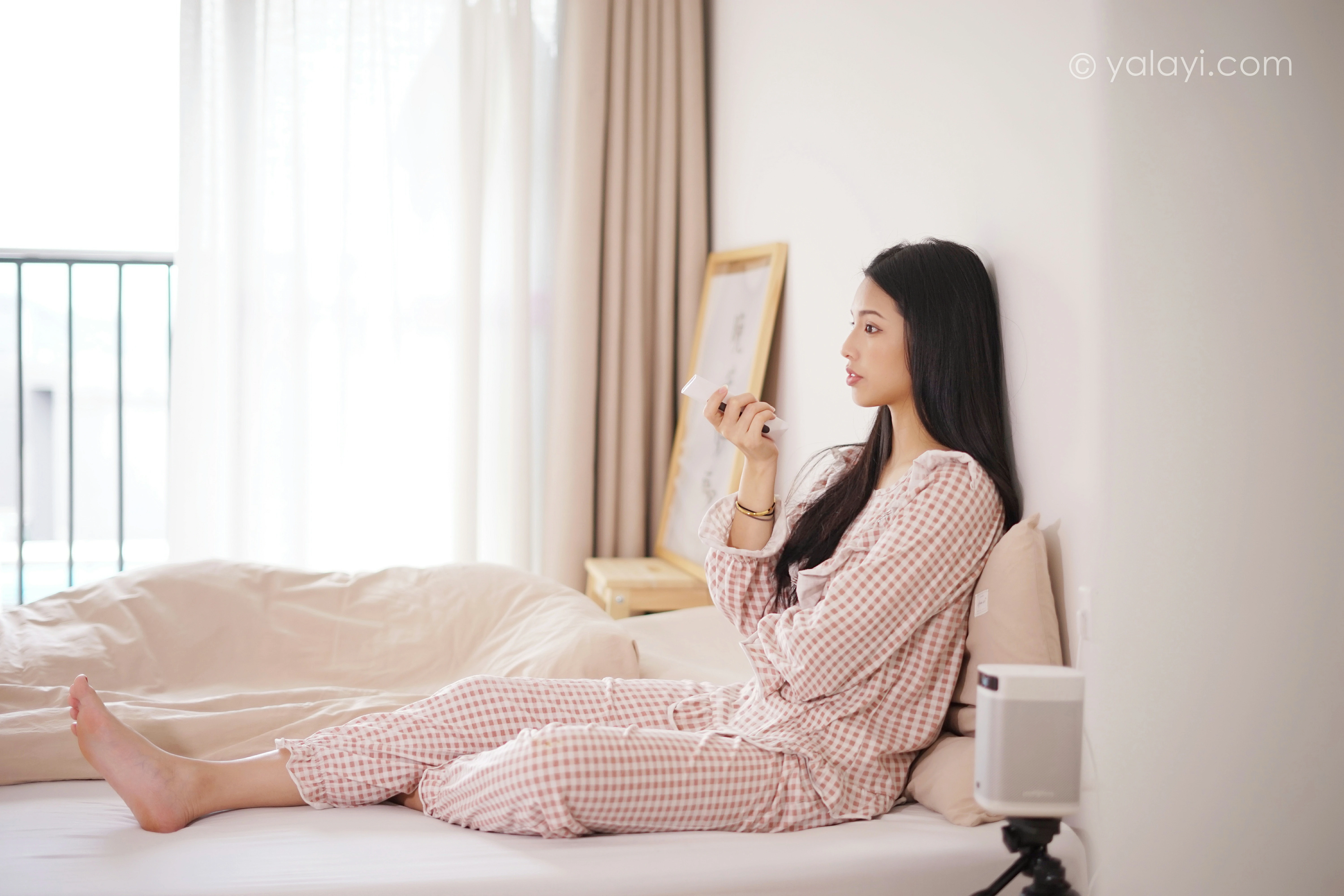 [YALAYI雅拉伊]NO.843 在家千日好 溪若 粉色睡衣加睡裤清纯可爱私房写真集第2张