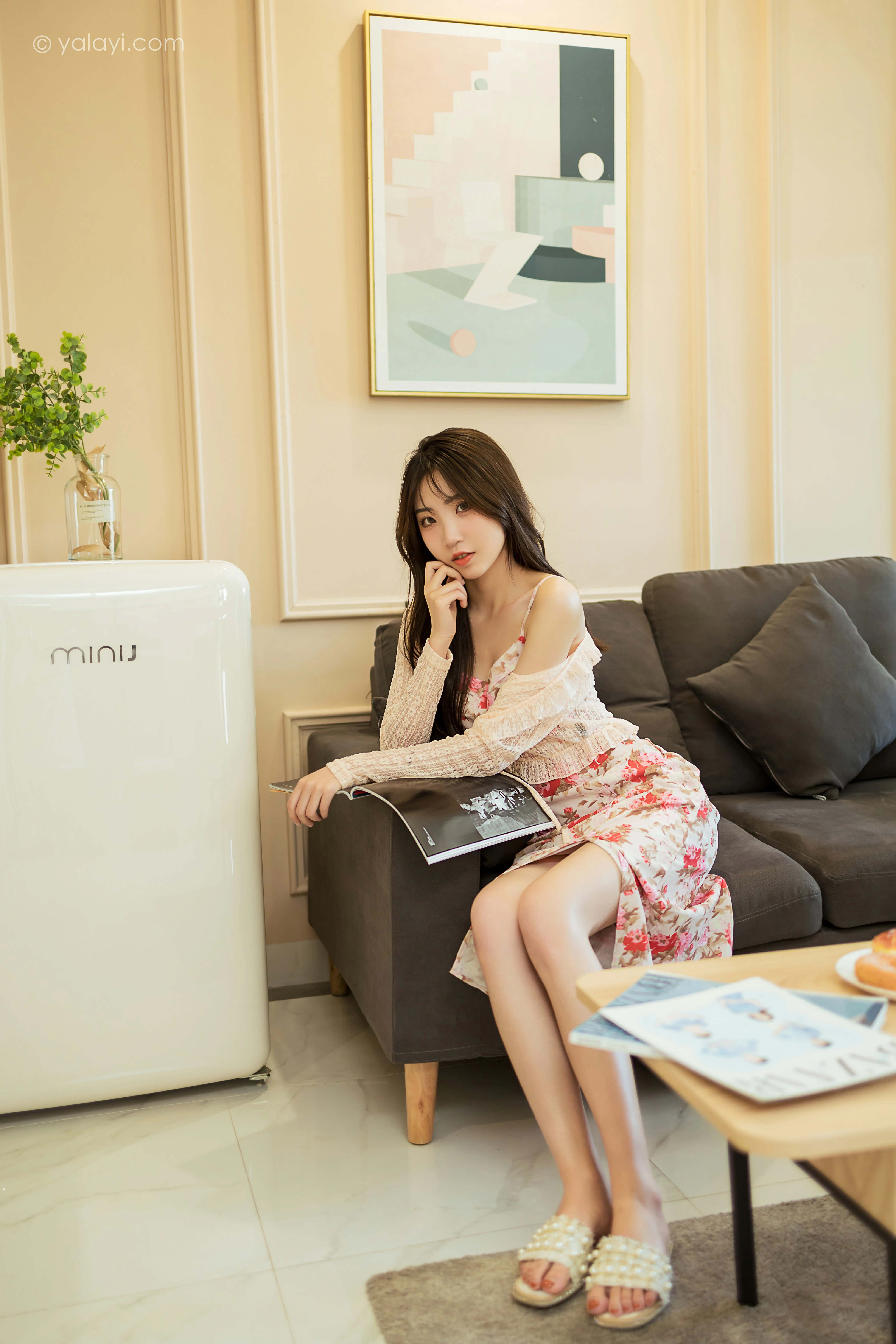 [YALAYI雅拉伊]NO.800 下午茶 小乔 白色镂空外套与粉色吊带连衣裙居家写真集第9张