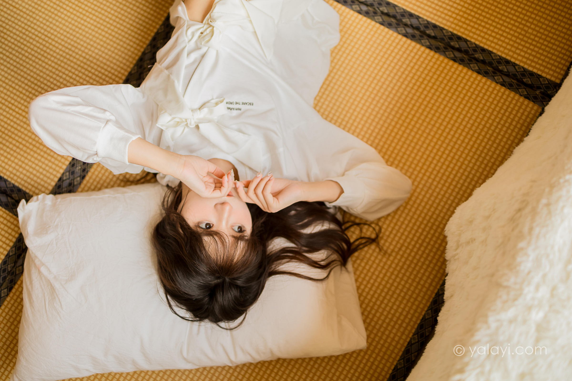 [YALAYI雅拉伊]2022.05.07 快乐加倍 小亭 白色礼服衬衫加短裙清纯写真集第8张