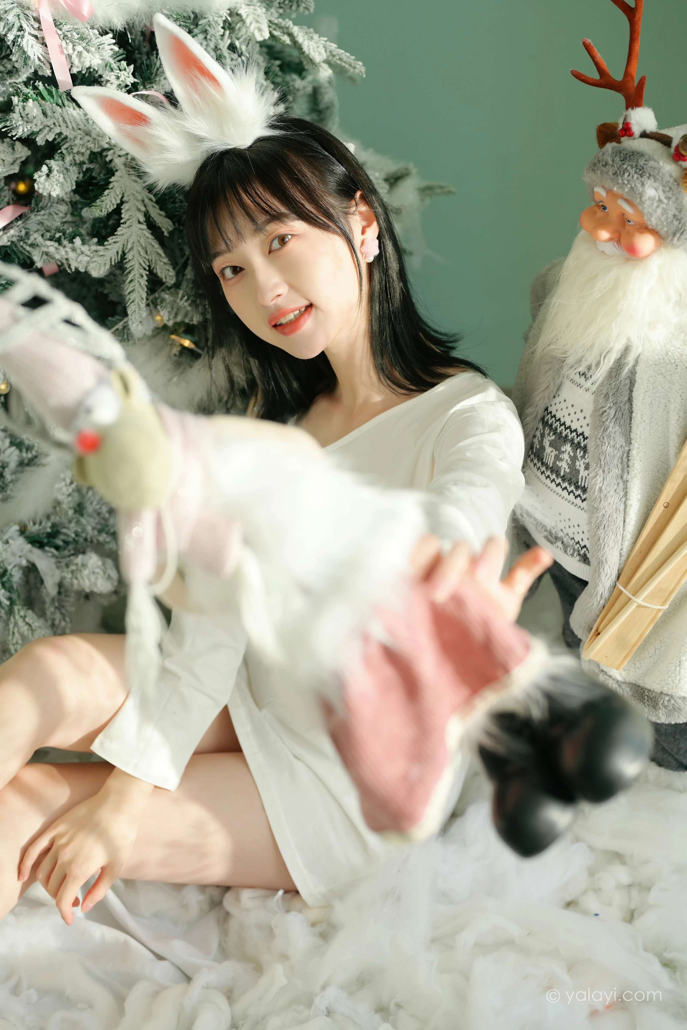 [YALAYI雅拉伊]2021.12.31 迎新 京京 白色透视宽松卫衣居家性感写真集第6张