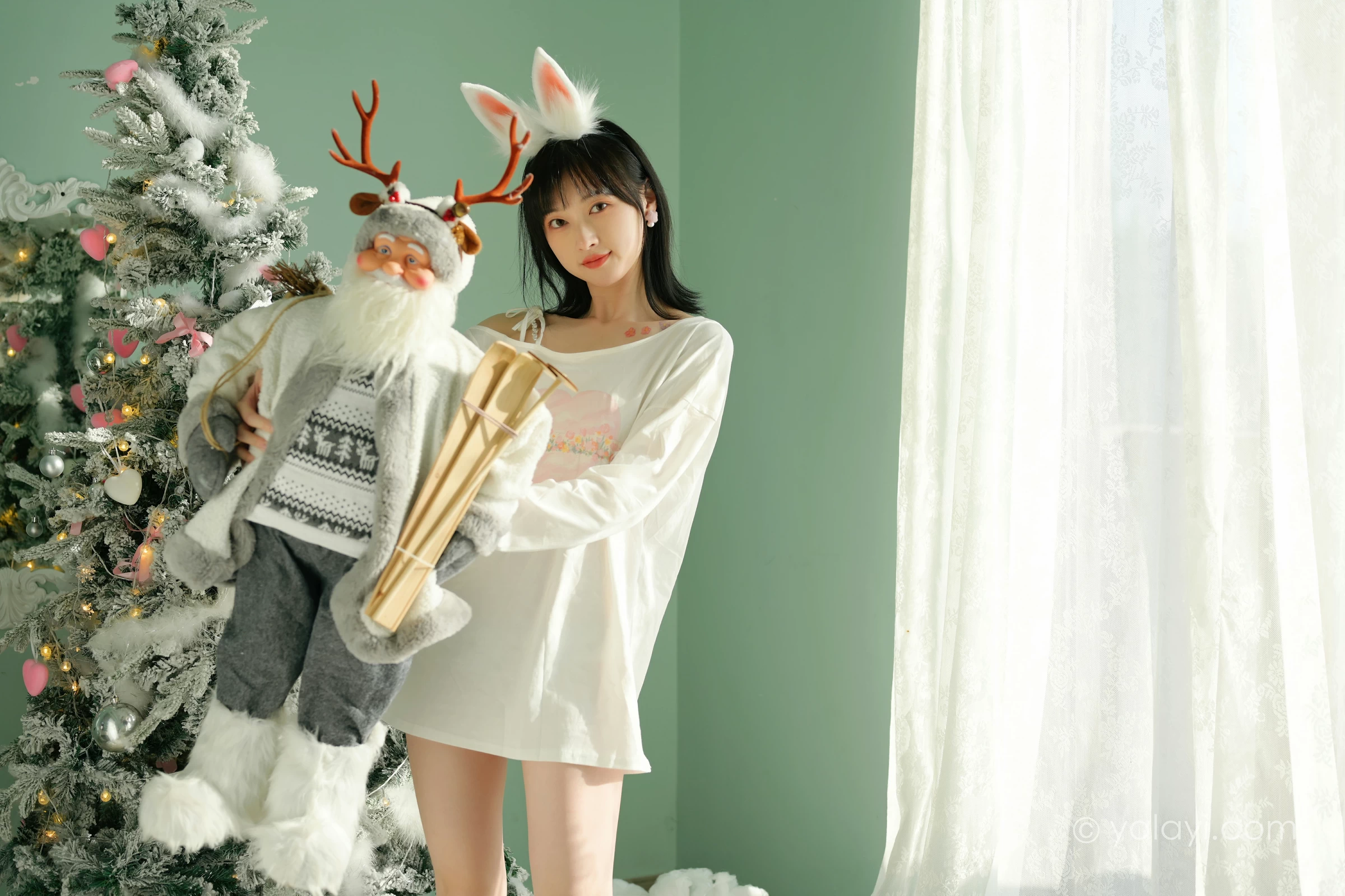 [YALAYI雅拉伊]2021.12.31 迎新 京京 白色透视宽松卫衣居家性感写真集第7张