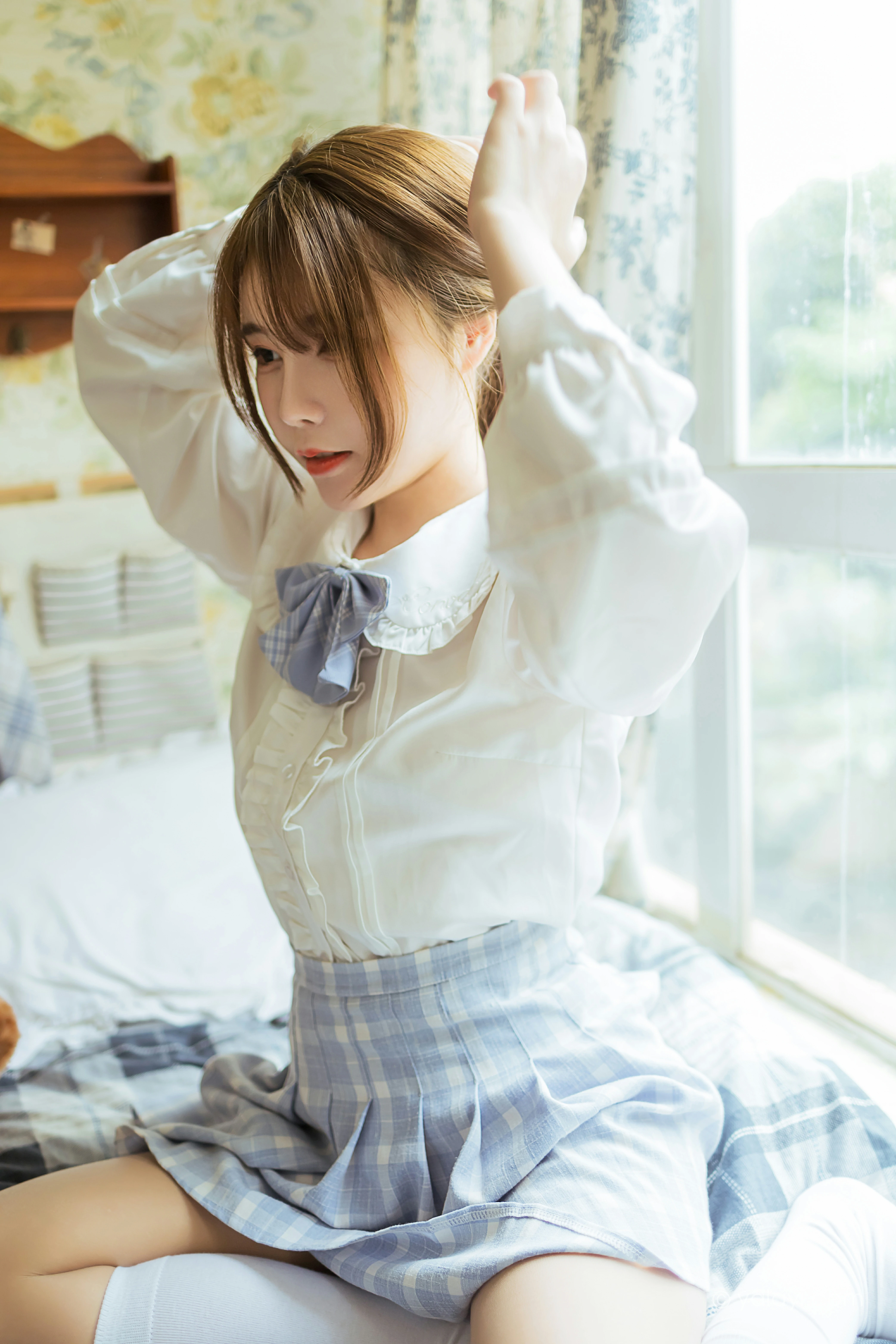 [YALAYI雅拉伊]NO.817 最爱的JK制服 钰慧 灰色外套与格子短裙加丝袜美腿私房写真集第11张