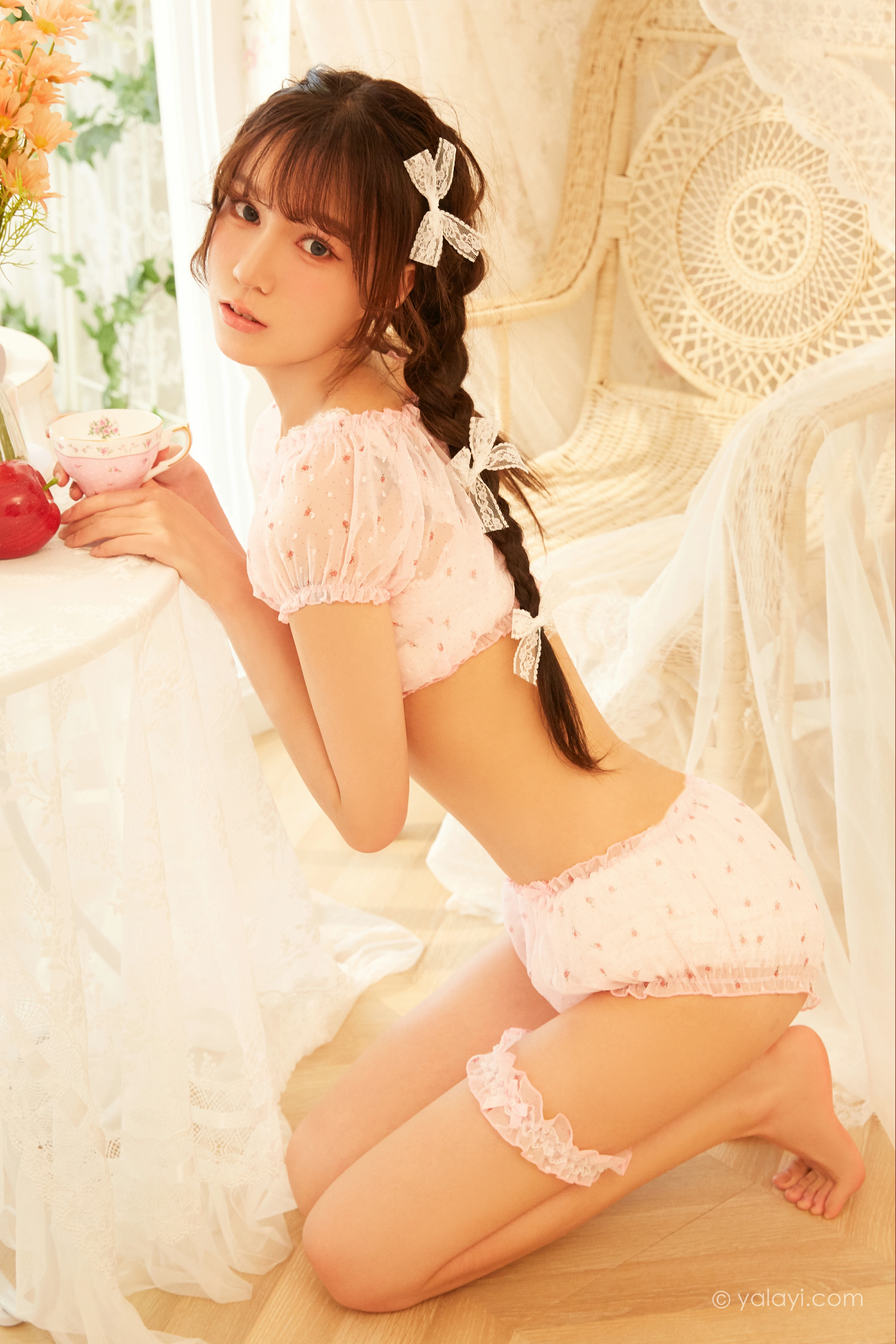 [YALAYI雅拉伊]NO.852 如花 文婧 粉色情趣上衣与短裤加白色丝袜美腿性感私房写真集第8张
