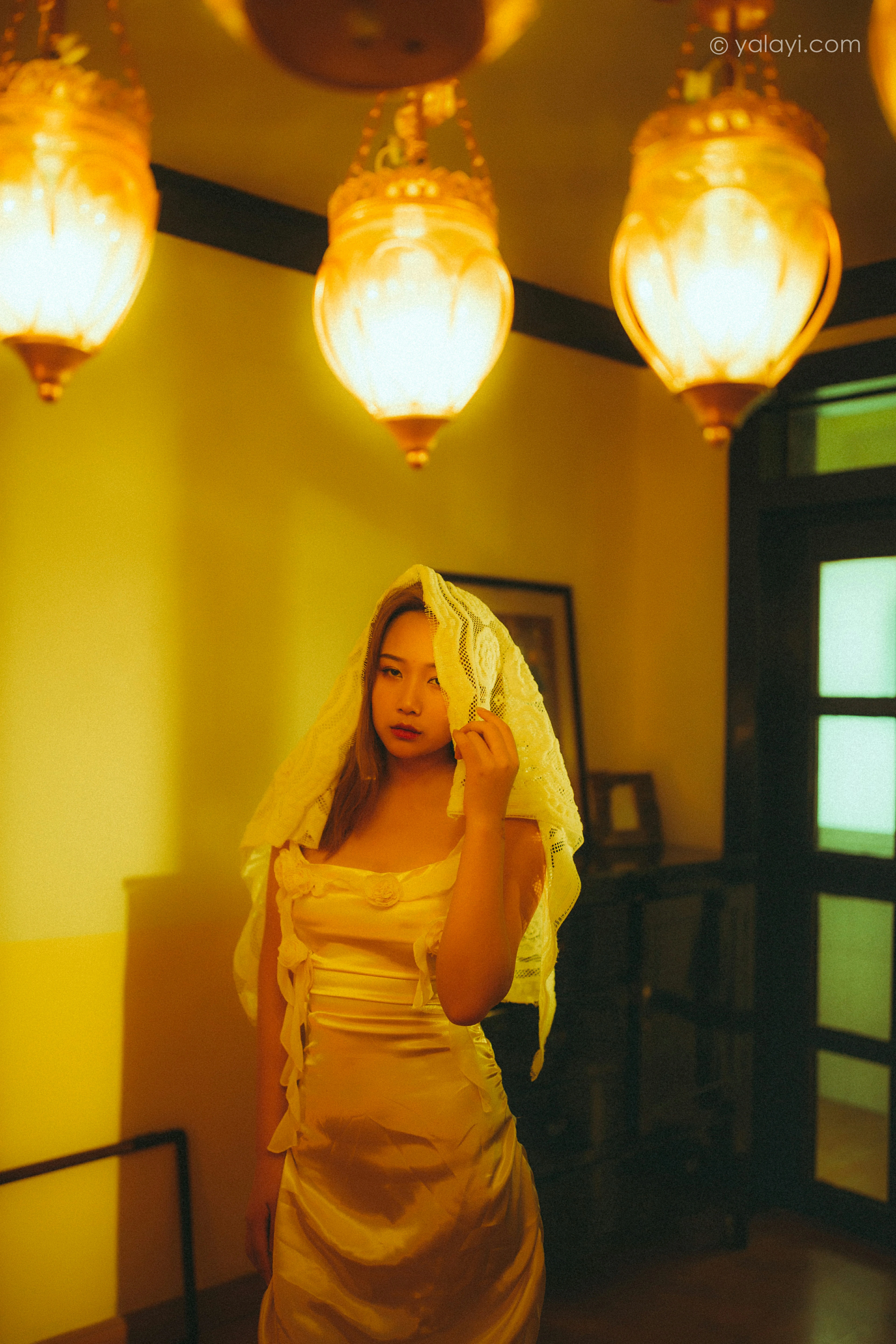 [YALAYI雅拉伊]NO.785 暮光之吻 岳璐璐 白色吊带连衣裙加性感内衣私房写真集第6张
