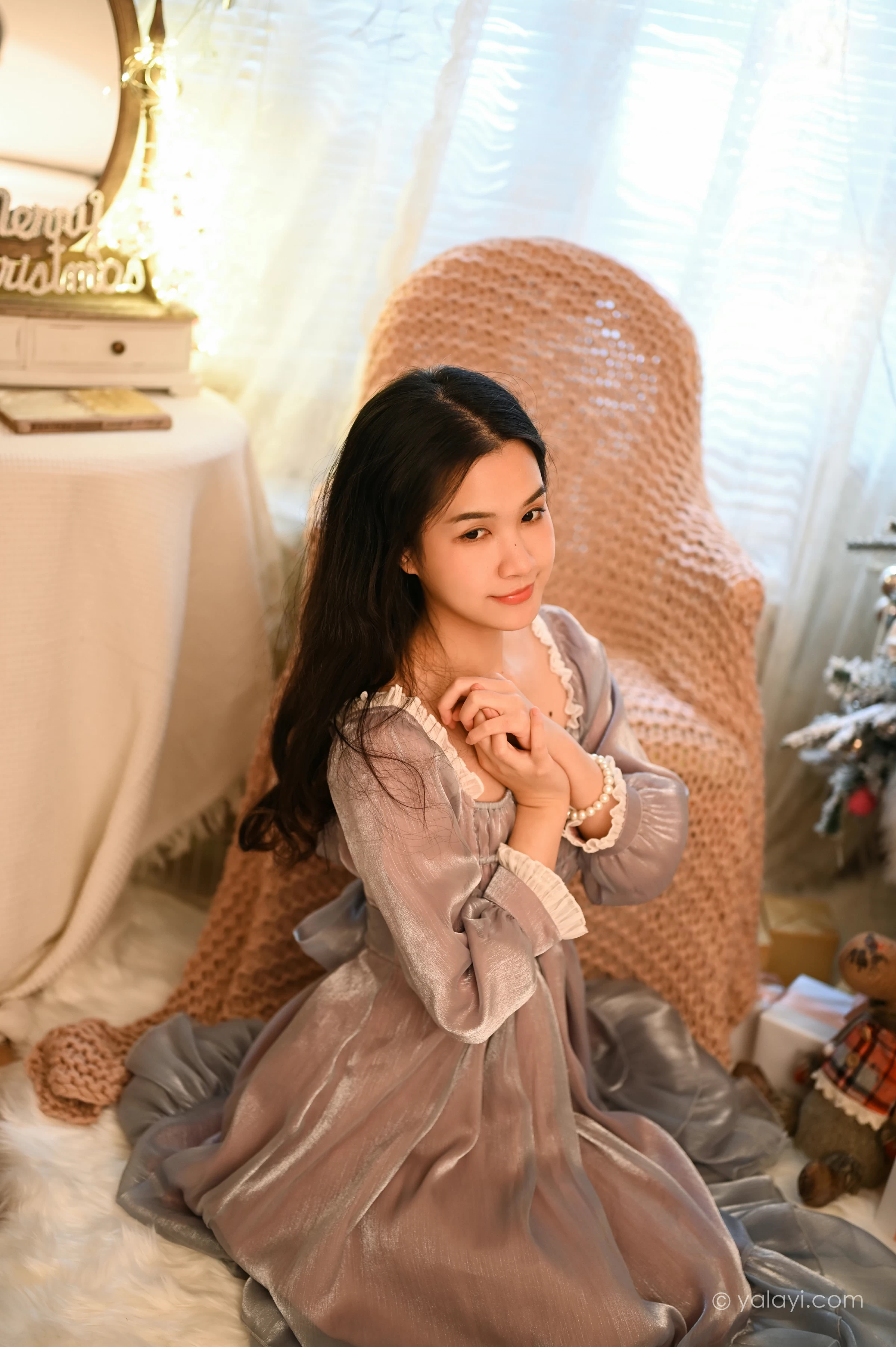 [YALAYI雅拉伊]NO.744 《平安夜有我》 虞艺 灰色透视公主制服裙写真第2张