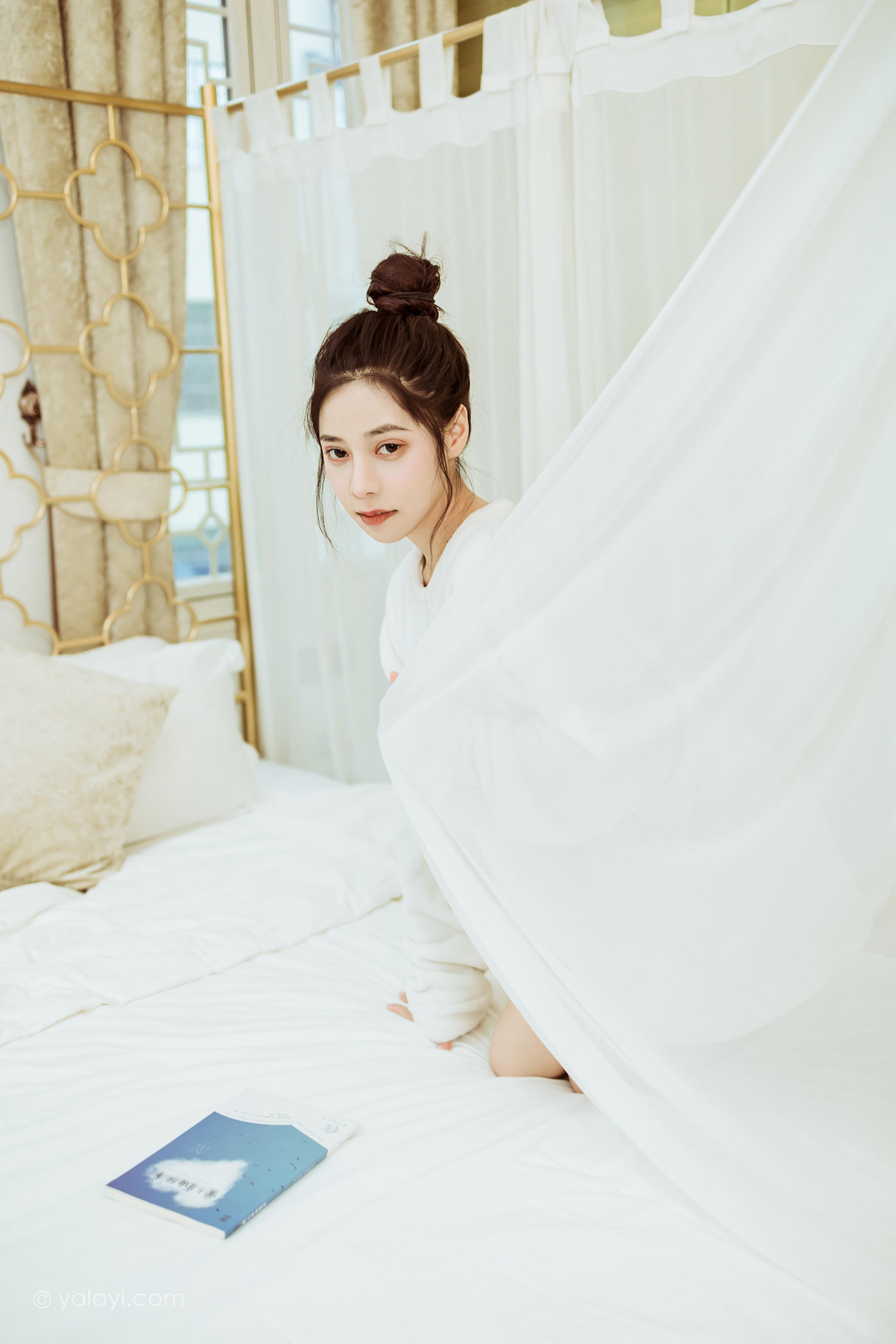[YALAYI雅拉伊]2022.03.02 恋爱日常 诗咏 白色连身毛衣居家清纯写真集第5张