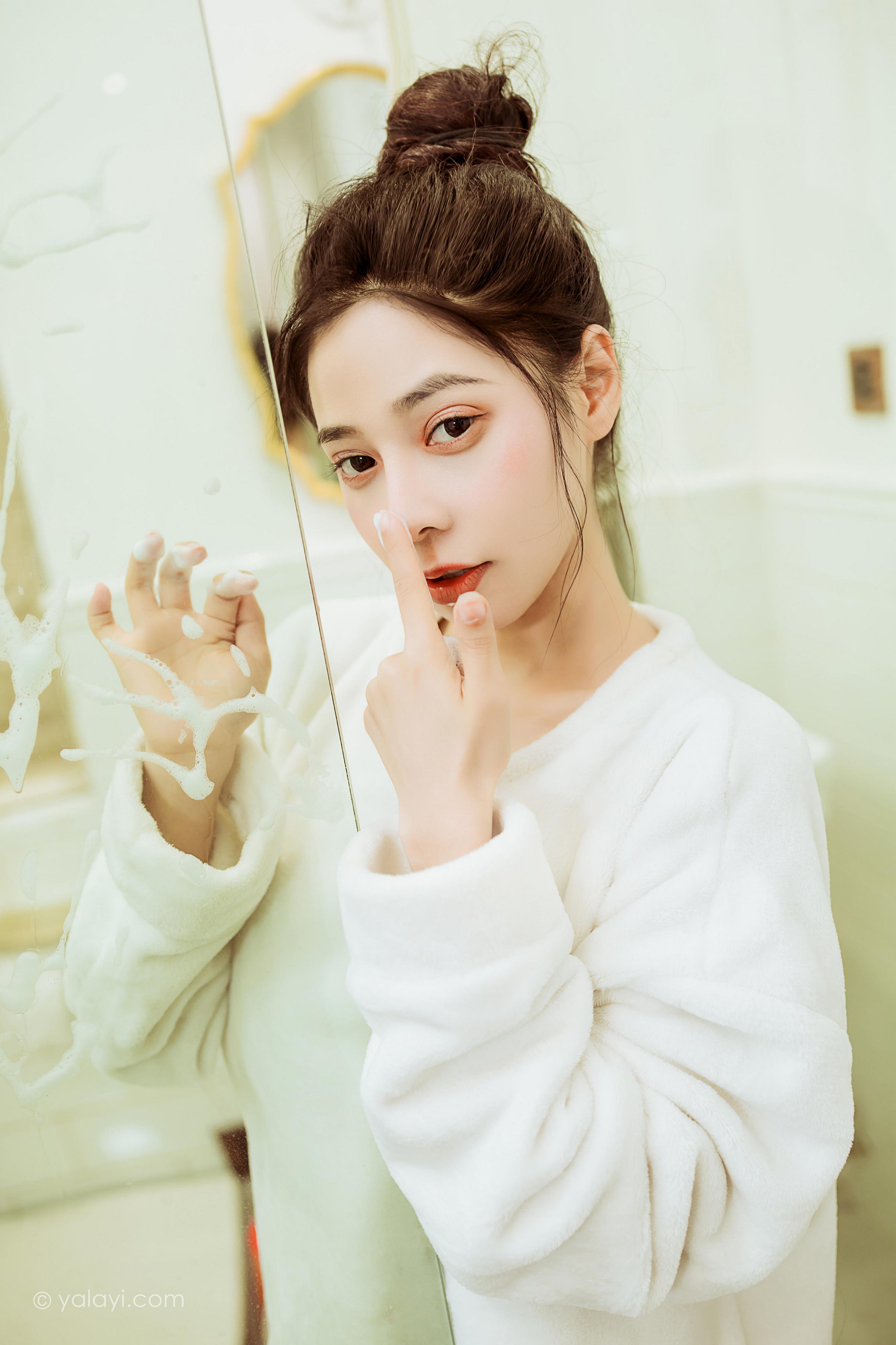 [YALAYI雅拉伊]2022.03.02 恋爱日常 诗咏 白色连身毛衣居家清纯写真集第14张