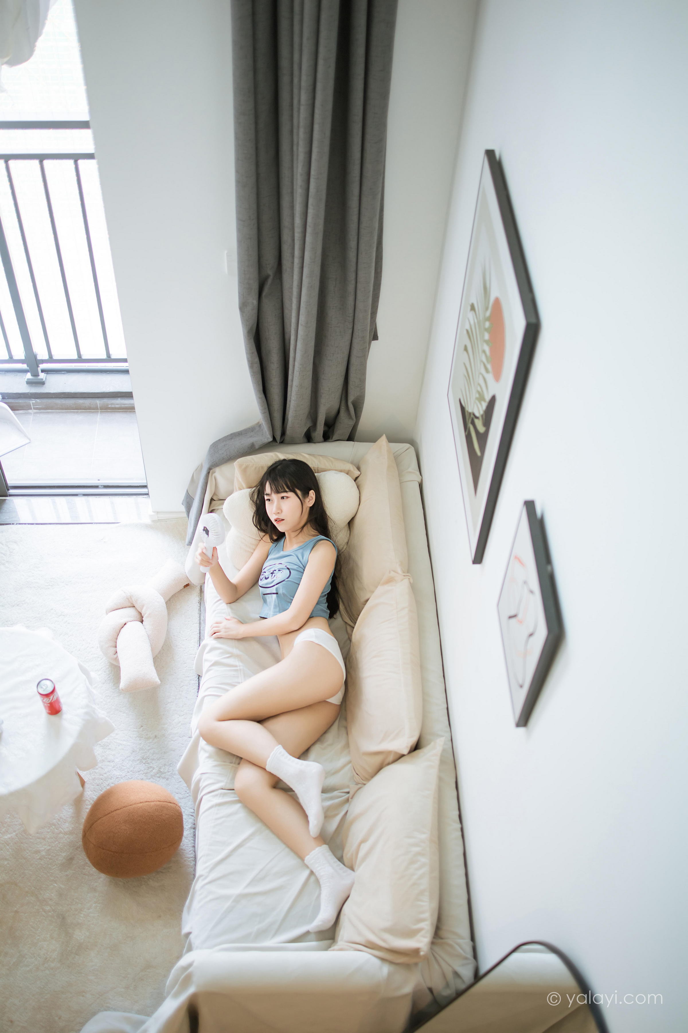 [YALAYI雅拉伊]2022.02.09 闲居在家 弈思 灰色小背心加白色绵袜居家清纯写真集第10张
