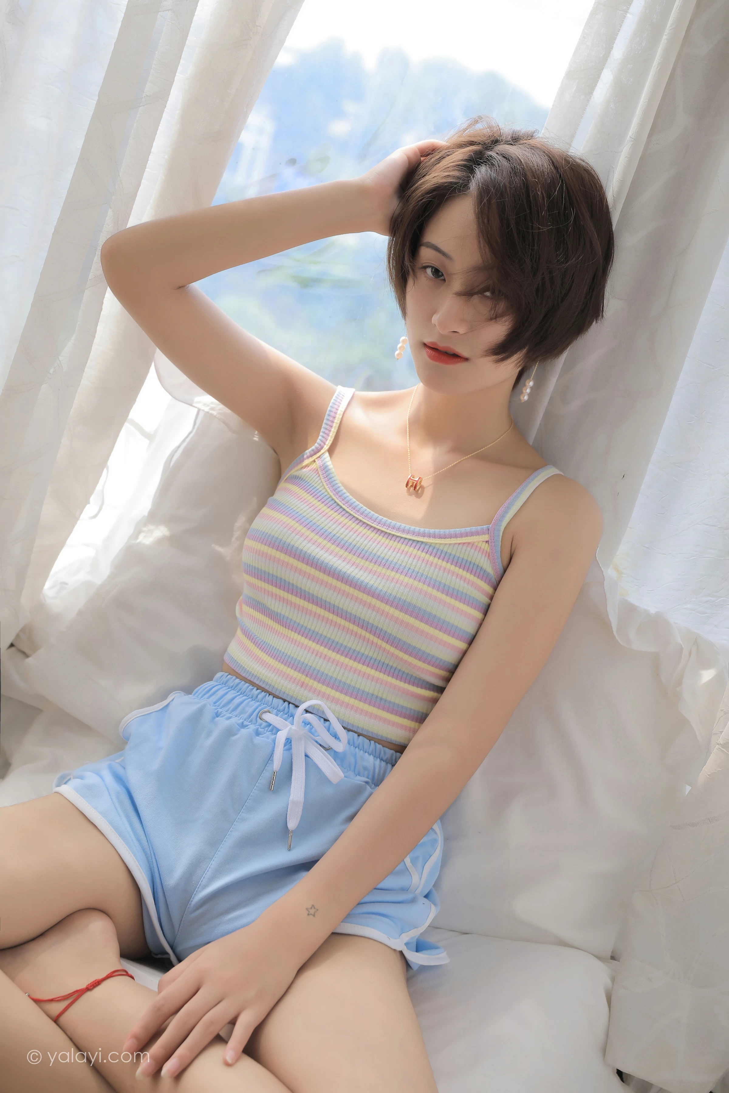 [YALAYI雅拉伊]NO.674 《幽会情人》 丁媛 彩色情趣小背心加蓝色短裤私房写真集第6张