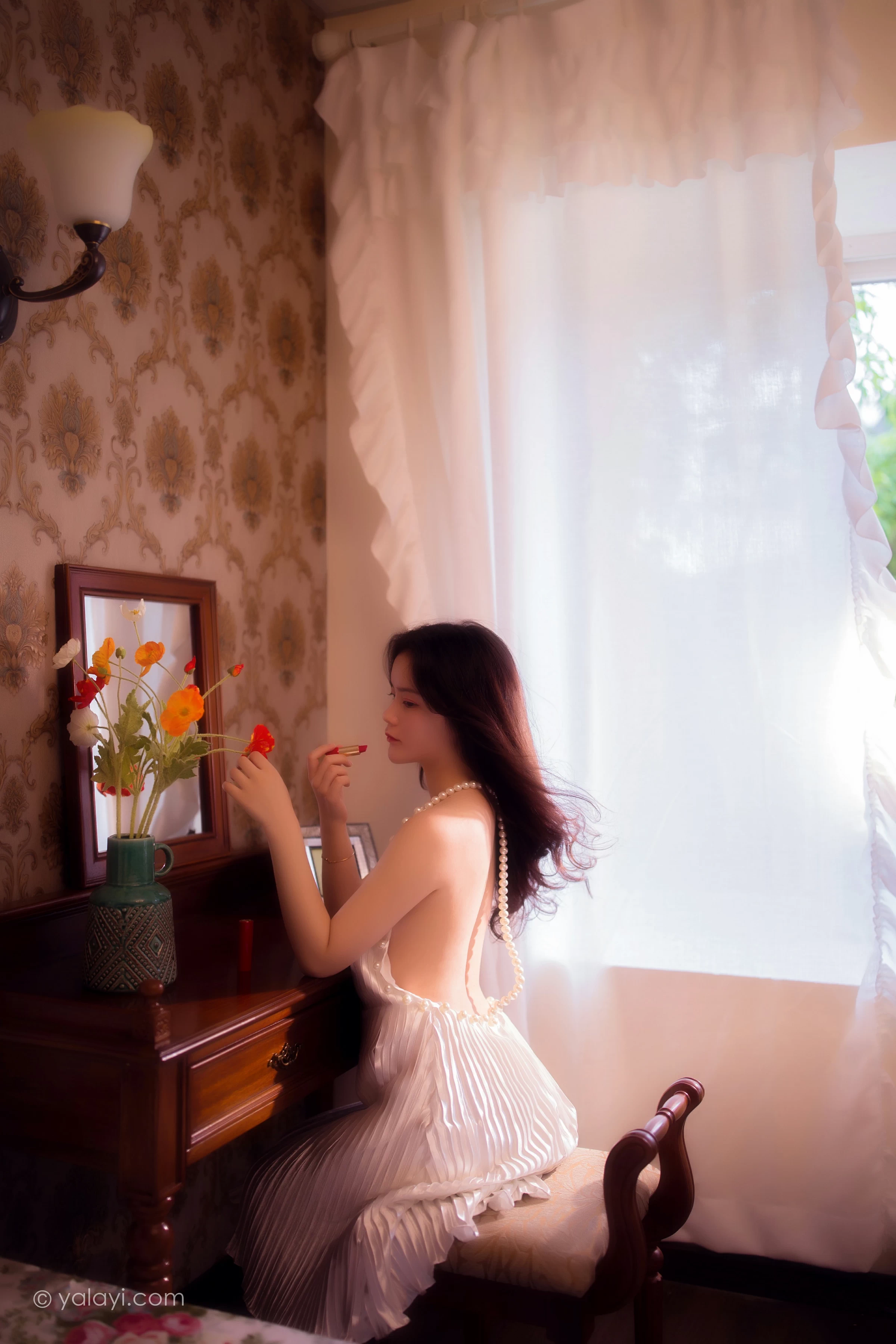 [YALAYI雅拉伊]NO.675 《月亮公主》 珍珠 白色吊脖裸背连衣裙性感私房写真集第5张