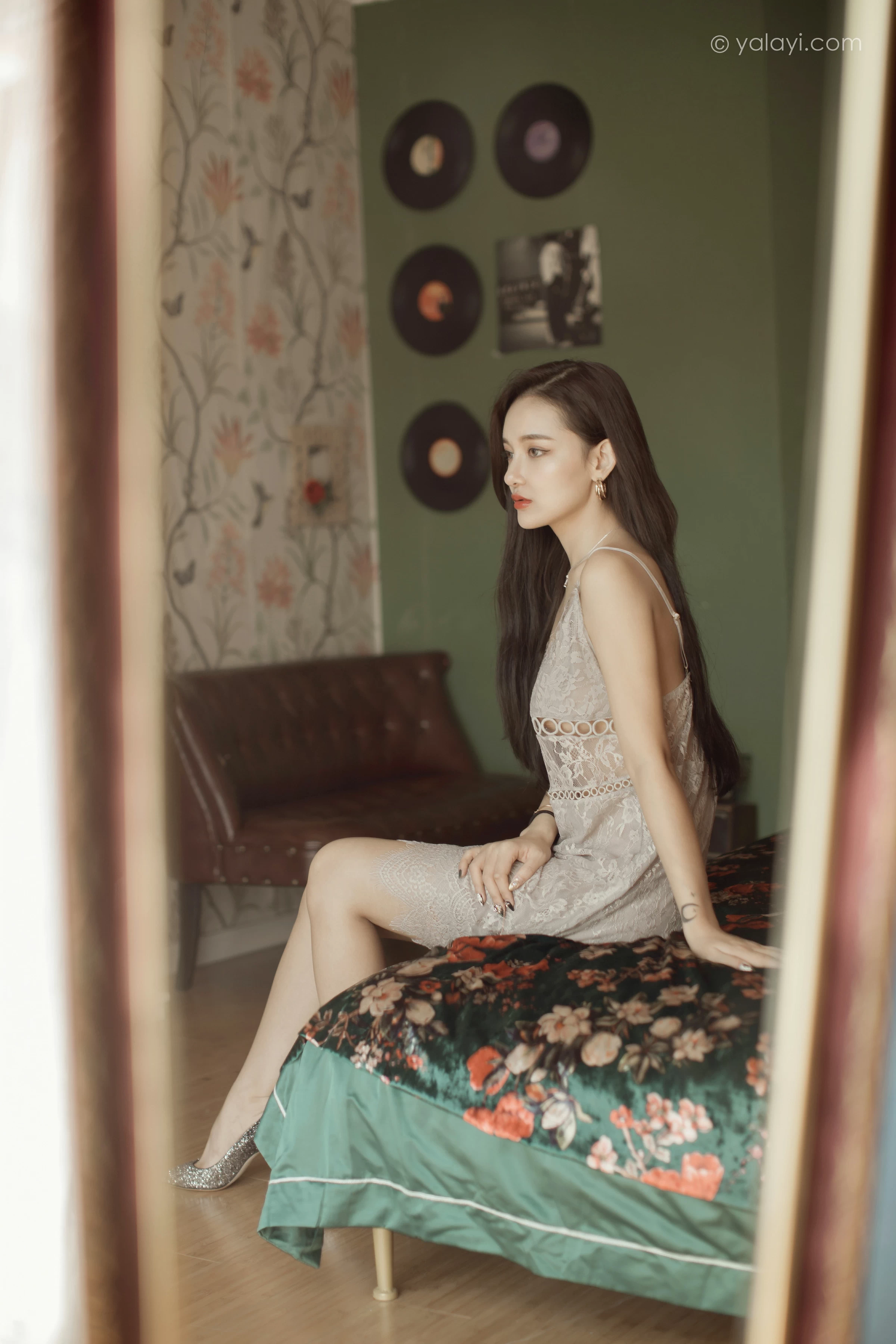 [YALAYI雅拉伊]NO.665 《无问》 刘子炀 白色透视蕾丝连衣裙性感私房写真集第12张