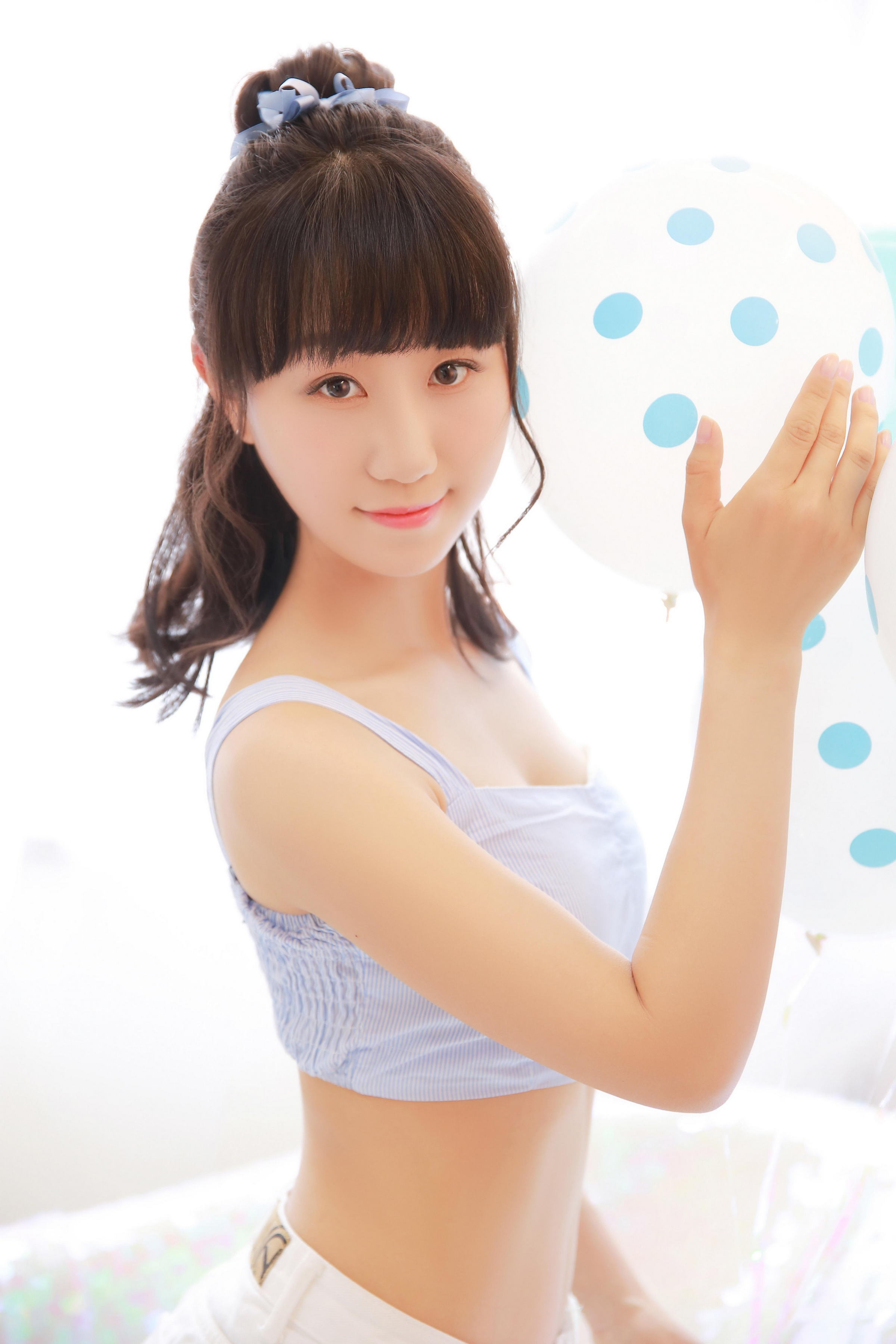 [YALAYI雅拉伊]2022.06.28 青春时光 阳光少女 白色短裤加小背心与粉色吊带蕾丝舞蹈裙清纯写真集第3张