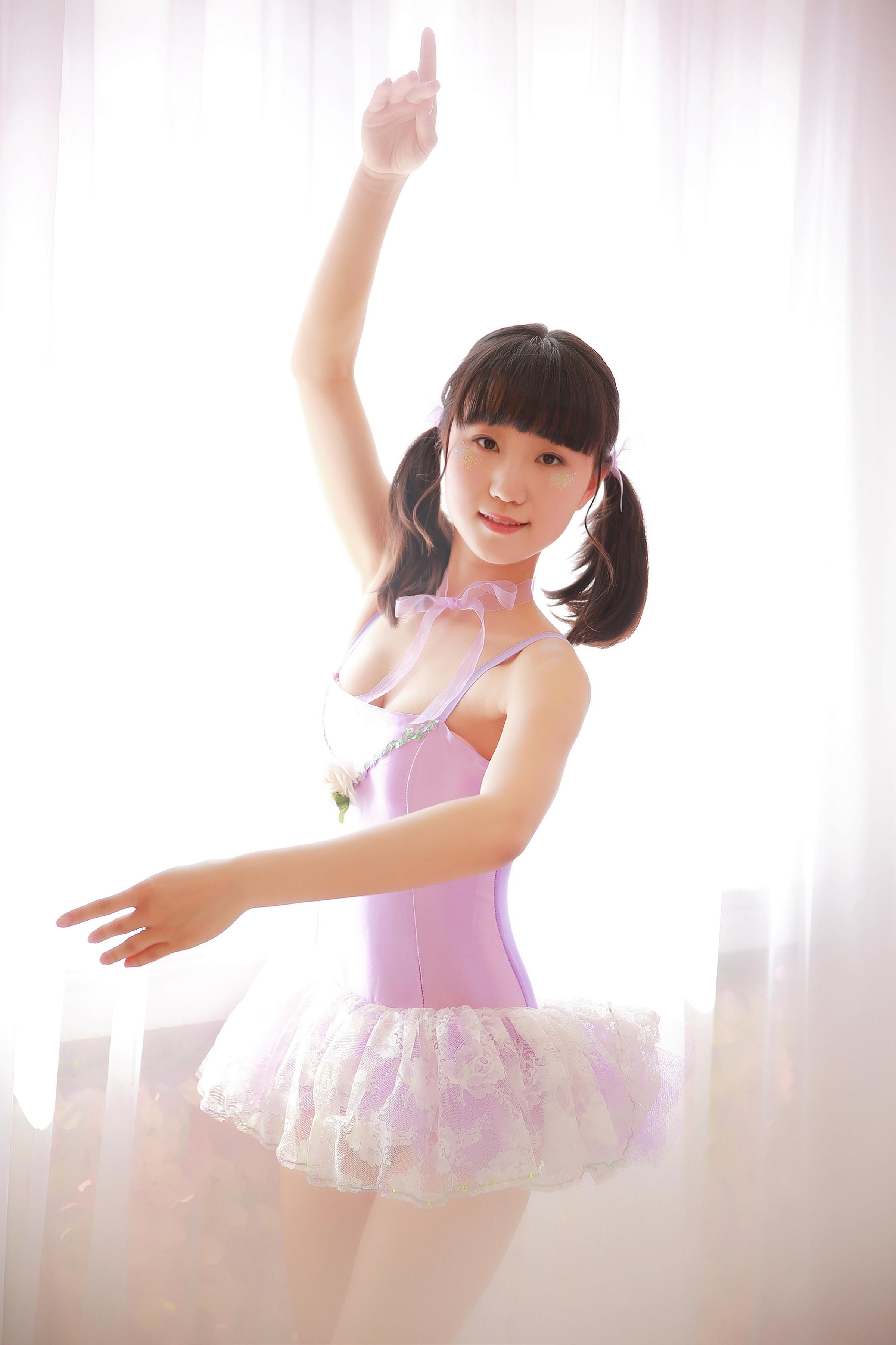 [YALAYI雅拉伊]2022.06.28 青春时光 阳光少女 白色短裤加小背心与粉色吊带蕾丝舞蹈裙清纯写真集第10张