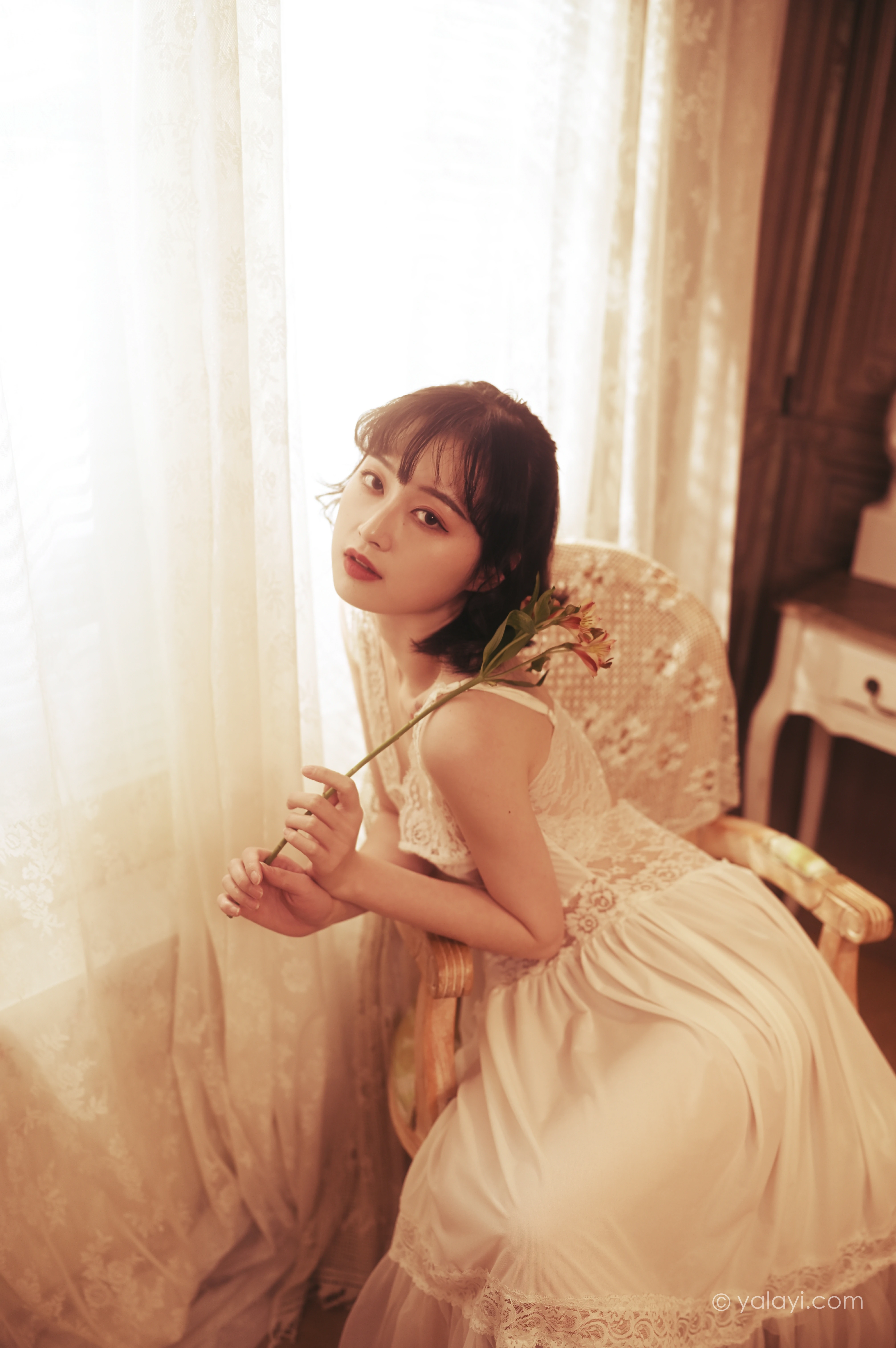 [YALAYI雅拉伊]NO.780 也曾优雅 京京 白色透视蕾丝连衣裙性感写真集第5张