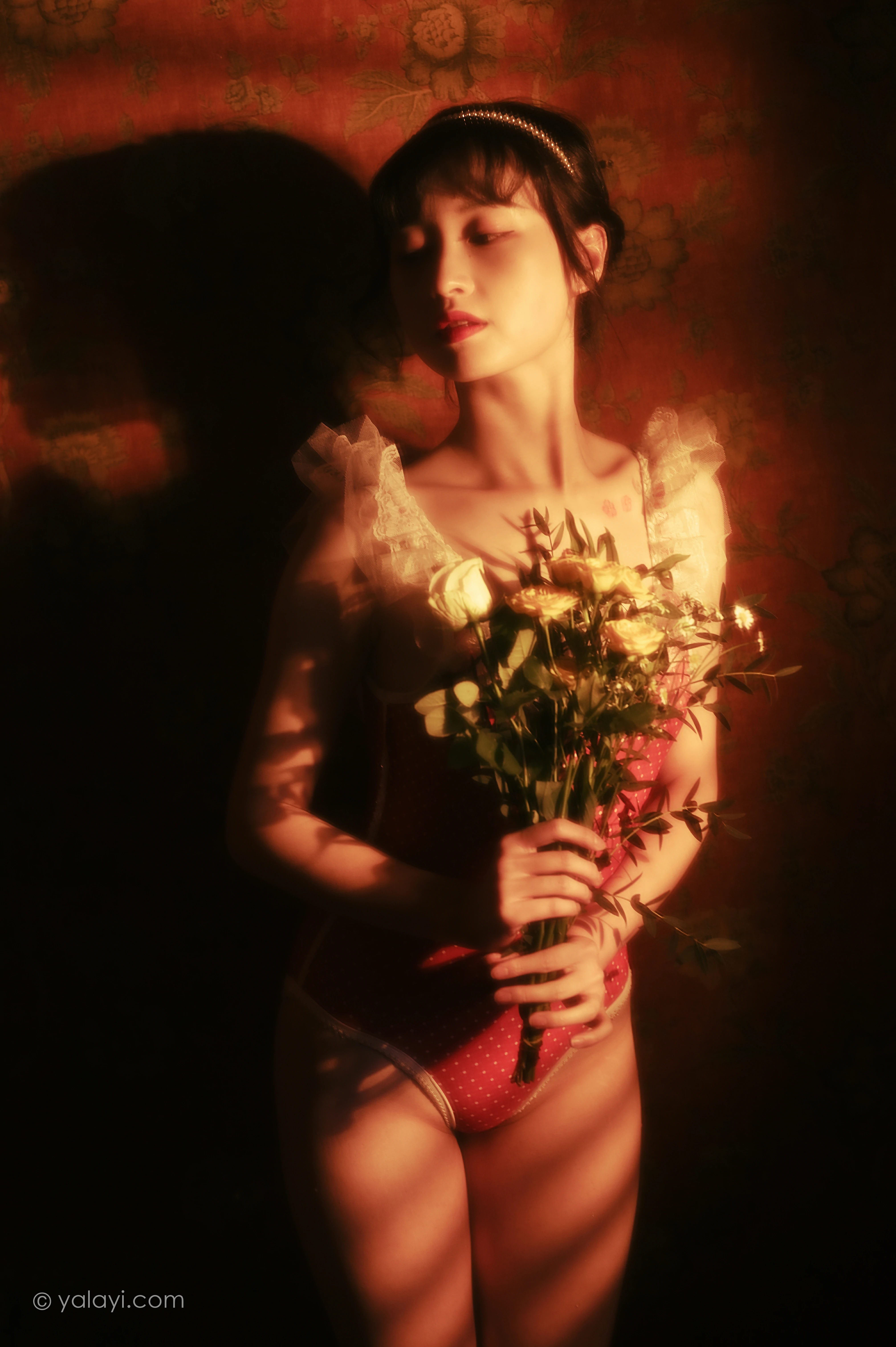 [YALAYI雅拉伊]NO.787 红颜旧梦 京京 红色紧身连体内衣性感私房写真集第16张