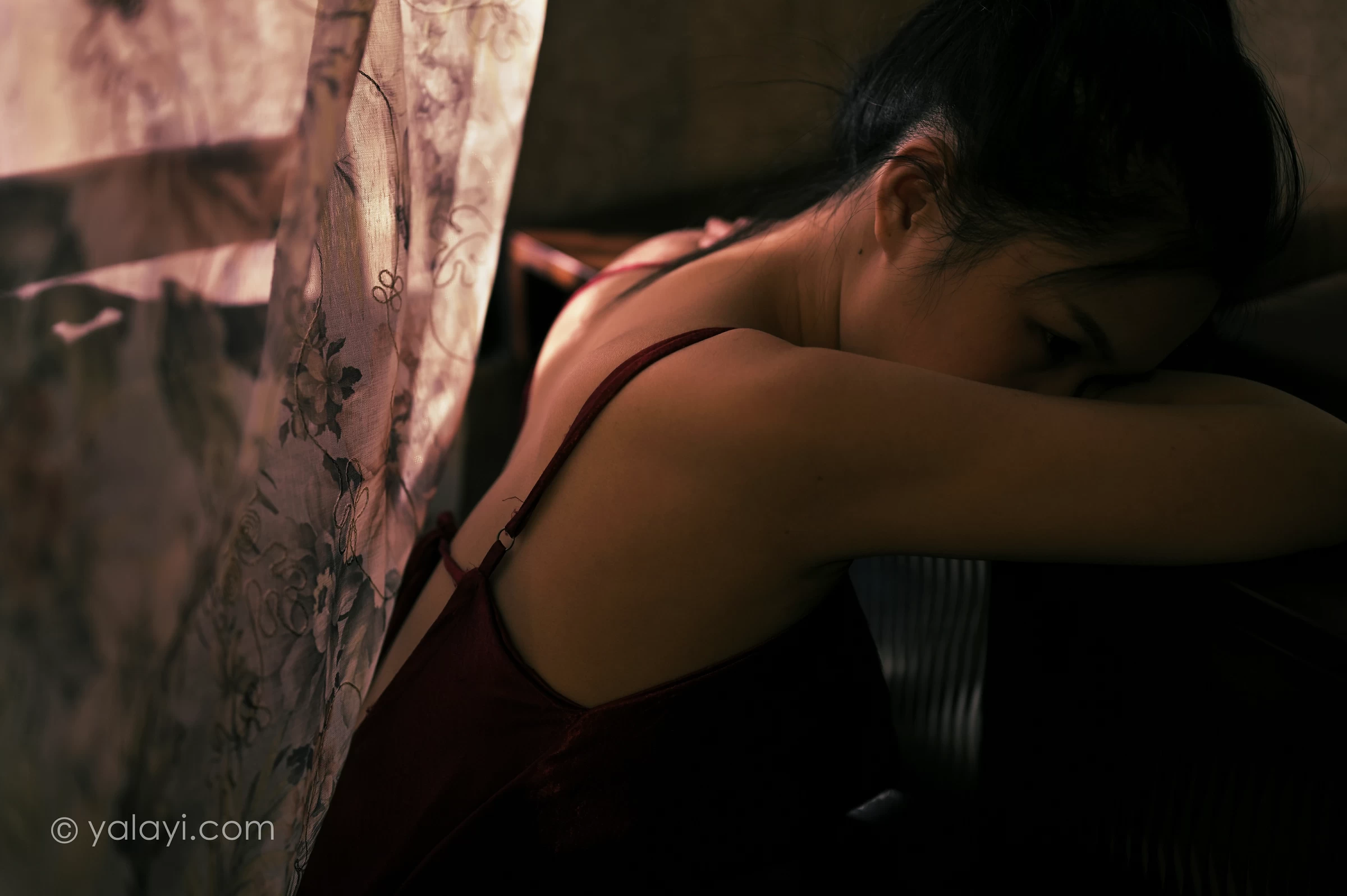 [YALAYI雅拉伊]NO.746 《岁月静好》 方岚 红色吊带裸背连衣裙性感写真集第14张