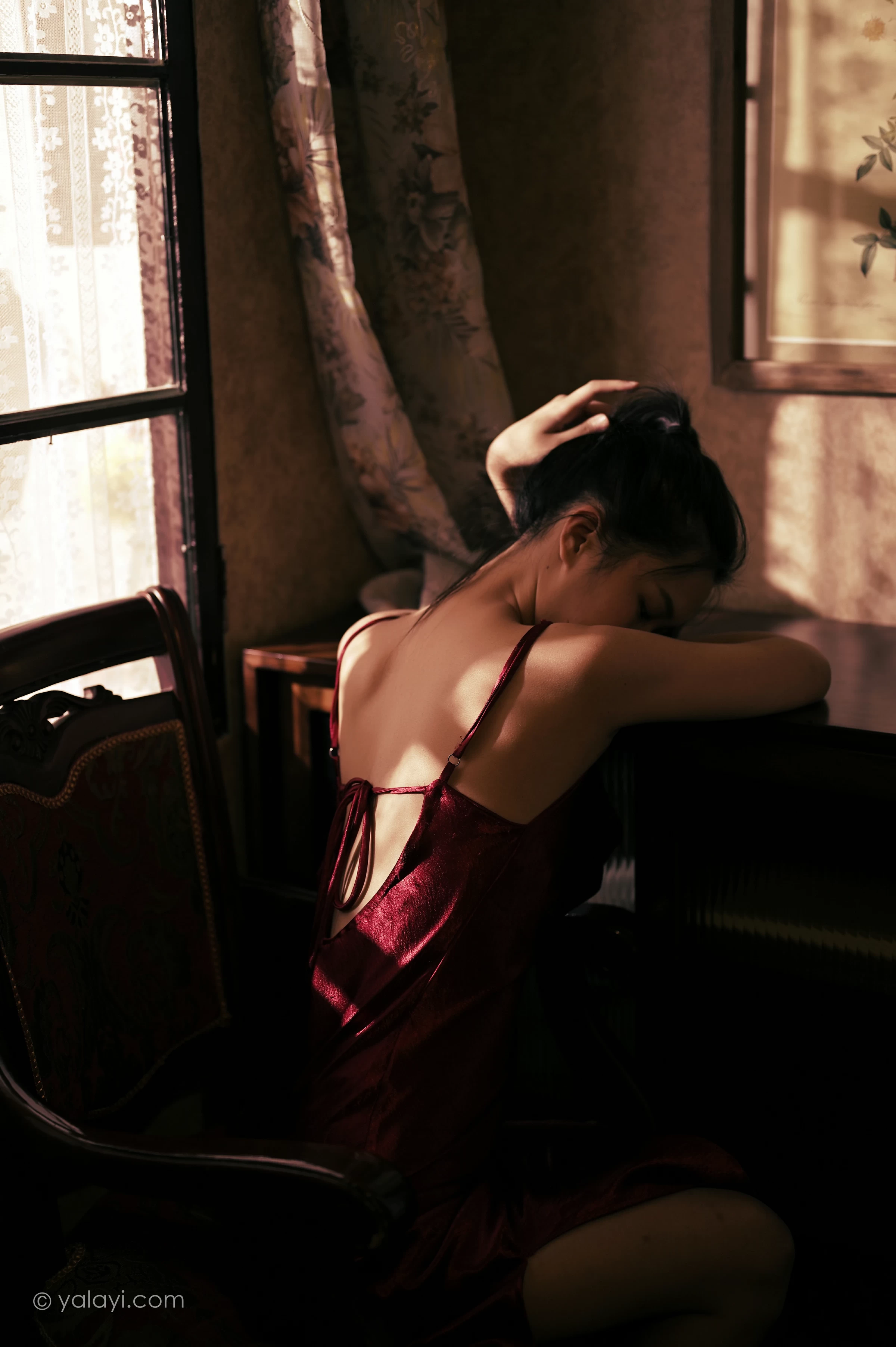 [YALAYI雅拉伊]NO.746 《岁月静好》 方岚 红色吊带裸背连衣裙性感写真集第14张