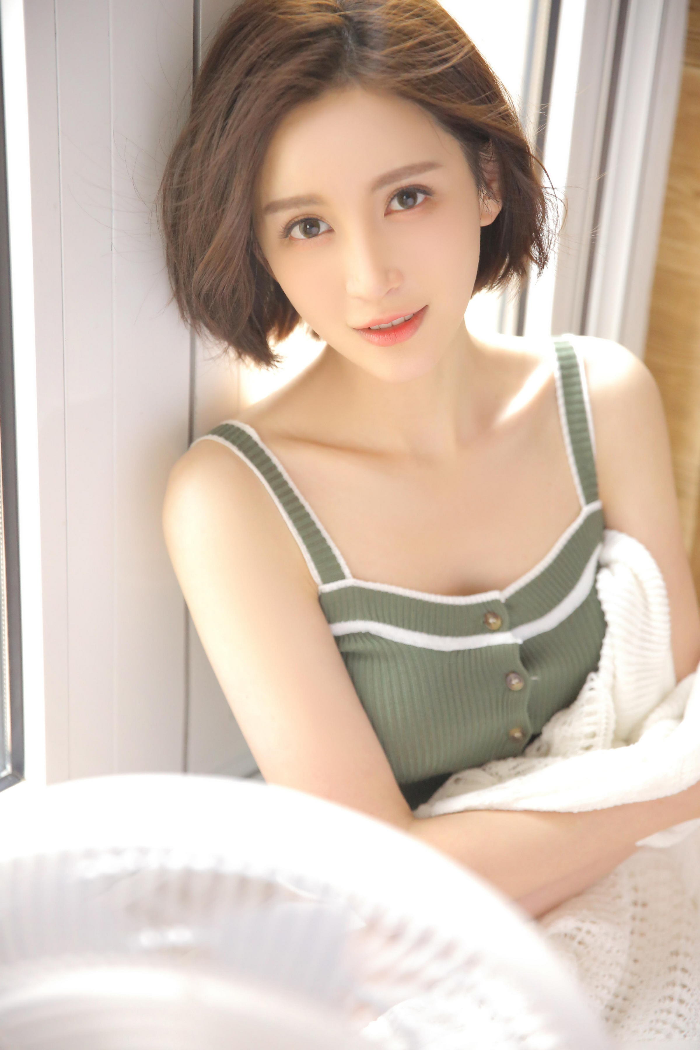 [YALAYI雅拉伊]2022.04.25 活力四射 青春靓女性感小背心加白色镂空短裤私房写真集第7张