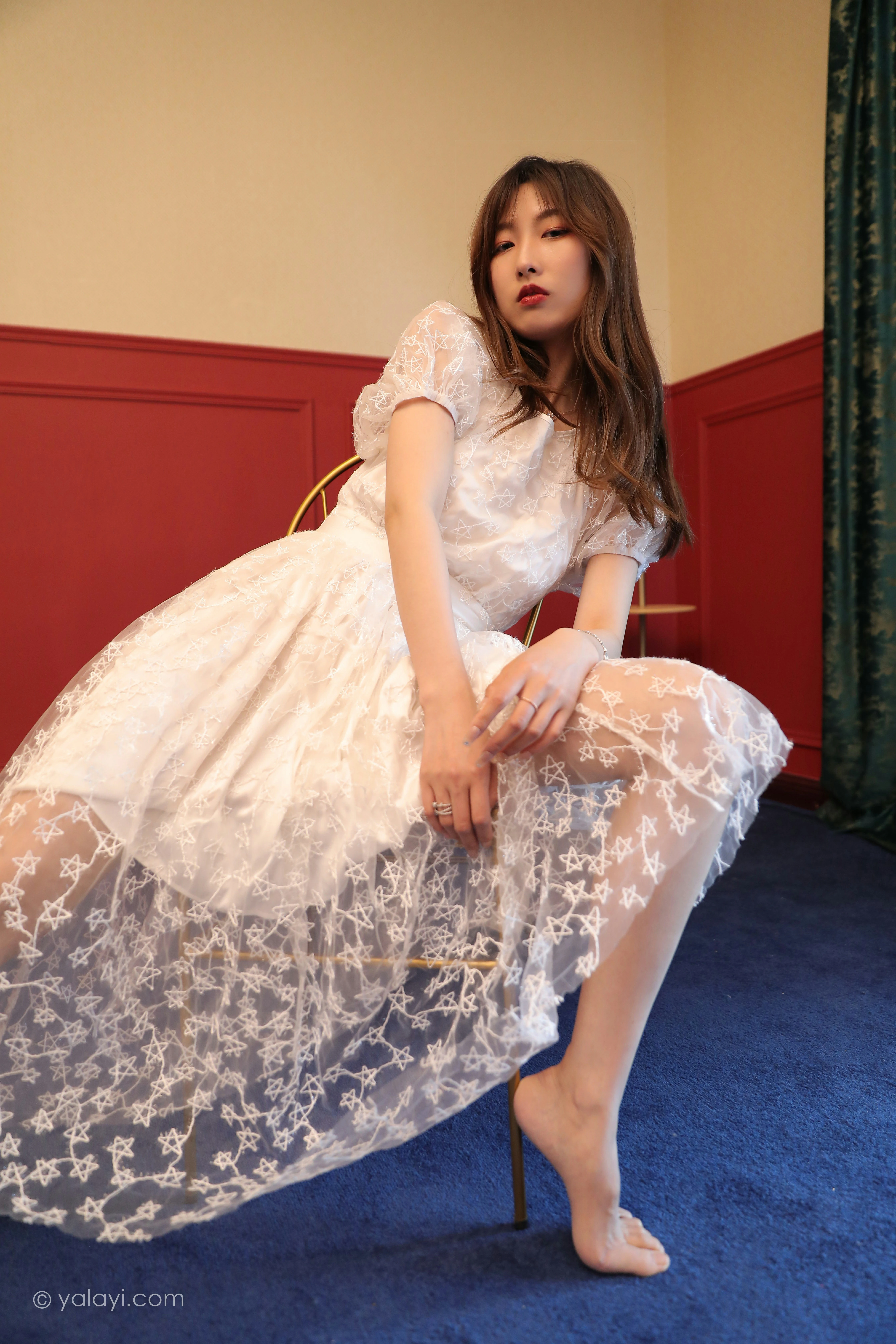 [YALAYI雅拉伊]NO.797 看着你离开 佳佳 白色透视蕾丝连衣裙居家私房写真集第4张