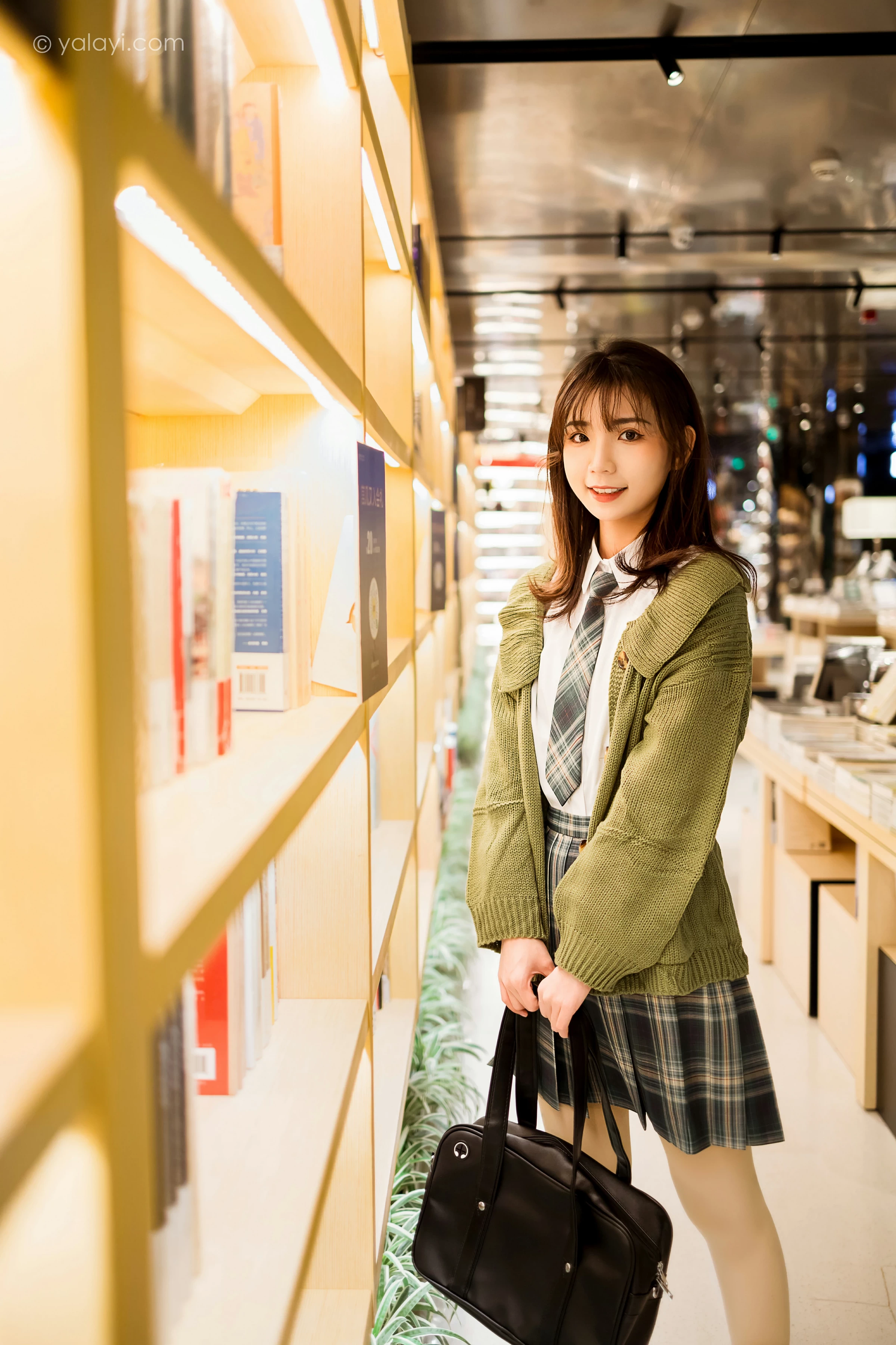 [YALAYI雅拉伊]NO.753 一起补习的日子 果果 连身外套与JK制服加格子短裙清纯写真集第4张