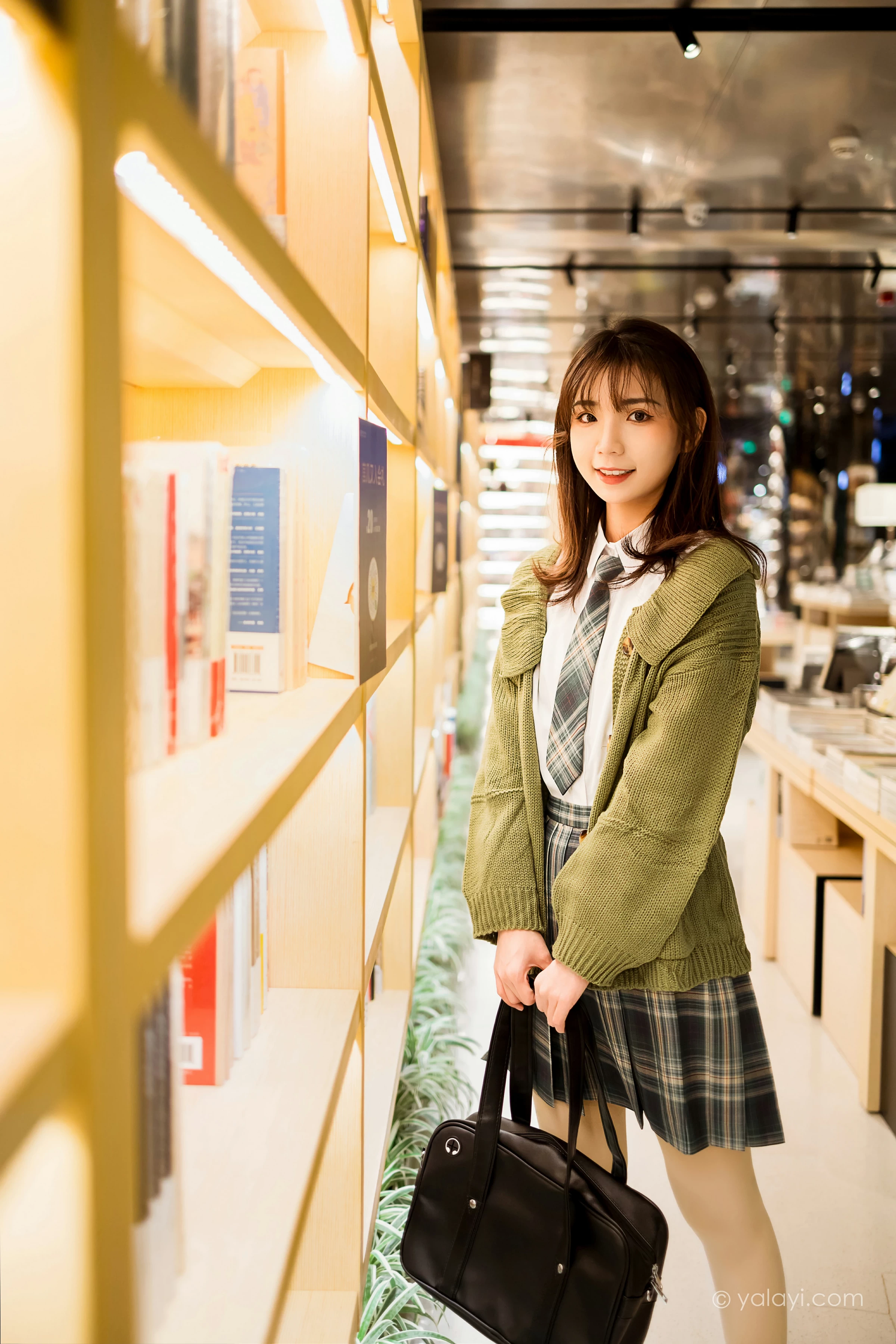 [YALAYI雅拉伊]NO.753 一起补习的日子 果果 连身外套与JK制服加格子短裙清纯写真集第16张