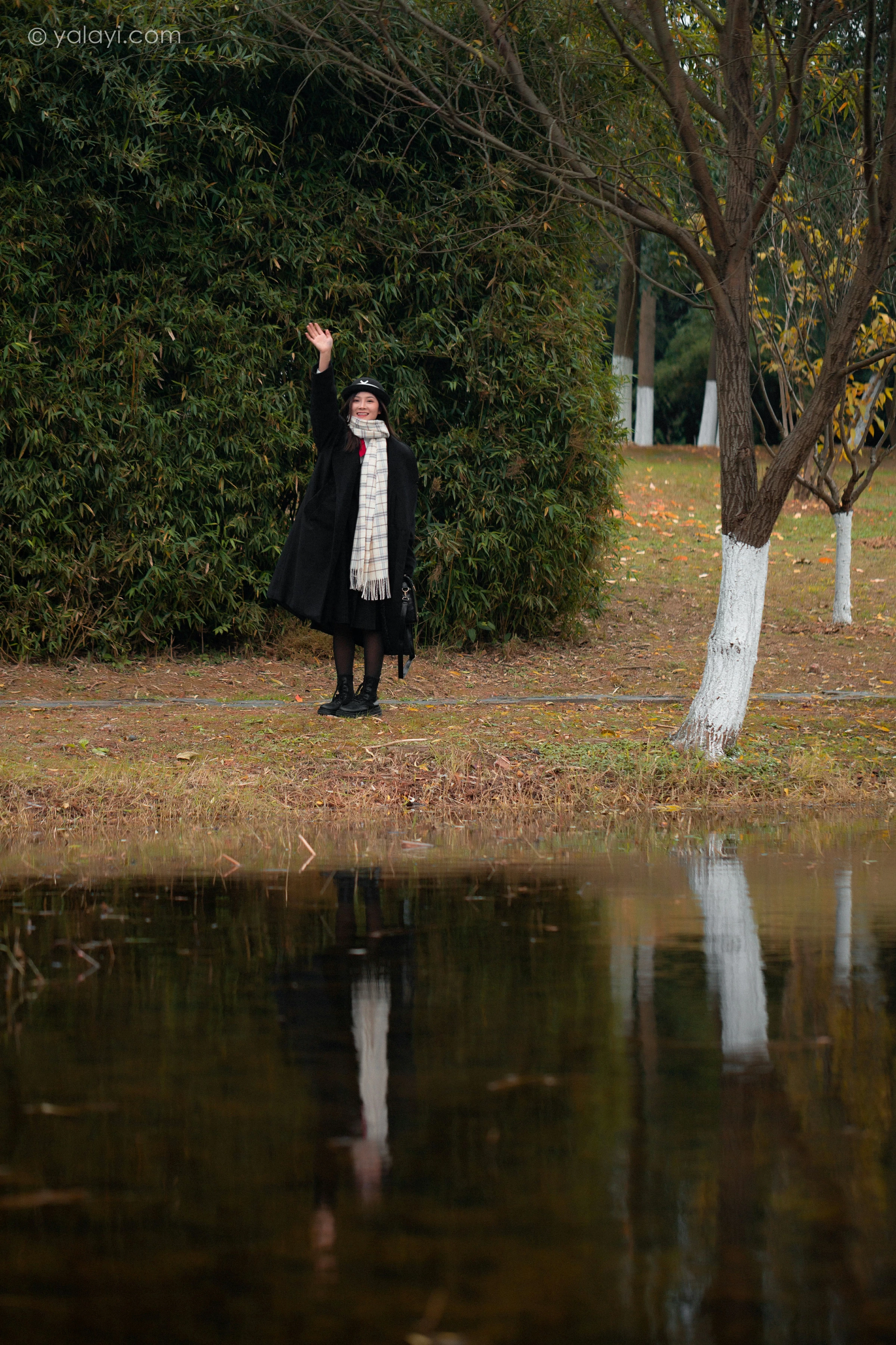 [YALAYI雅拉伊]NO.748 《冬恋》 梦涵 黑色JK制服与短裙加黑丝美腿清纯写真集第2张