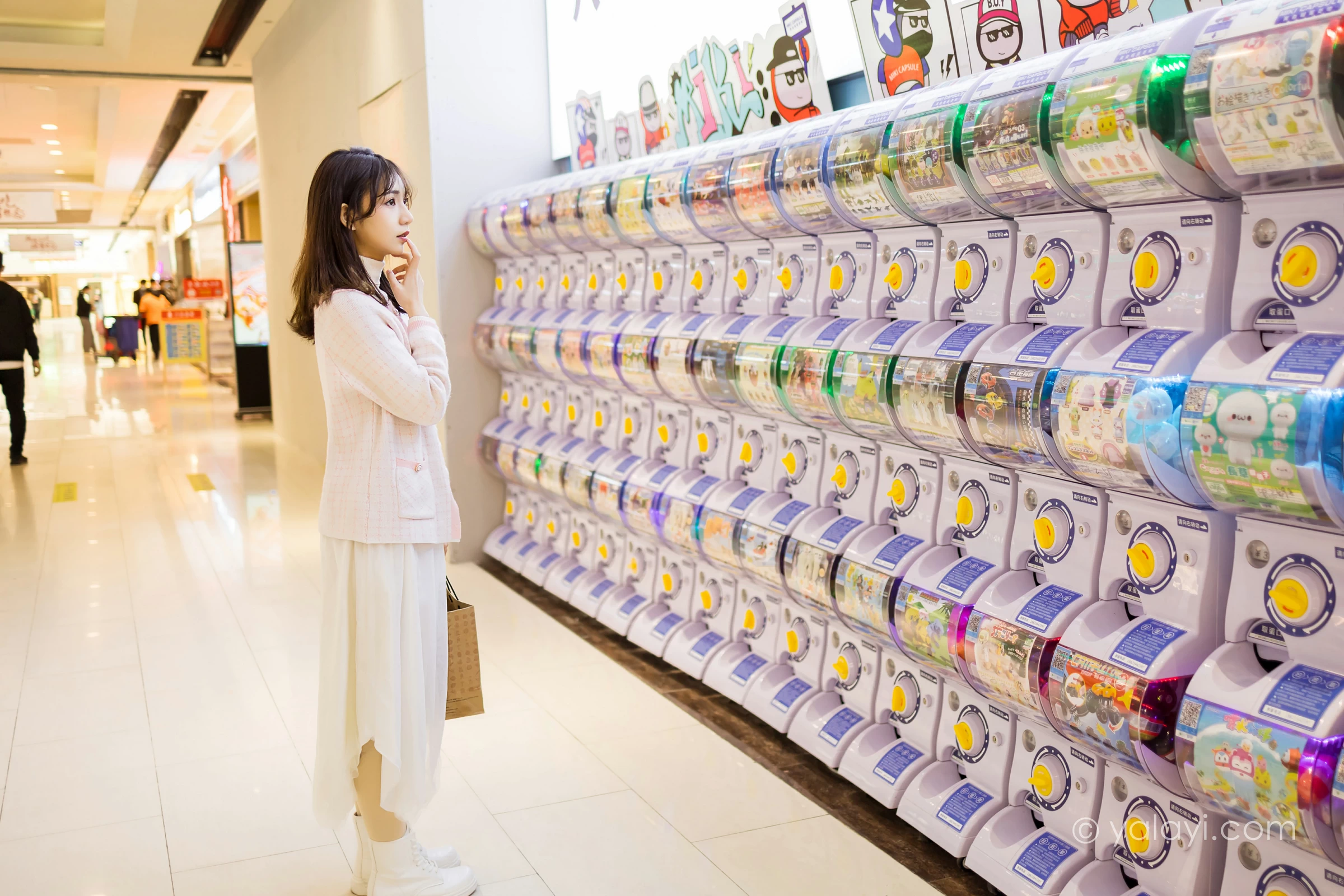 [YALAYI雅拉伊]NO.750 《甜蜜约会》 果果 粉色外套加白色长裙街拍写真第12张