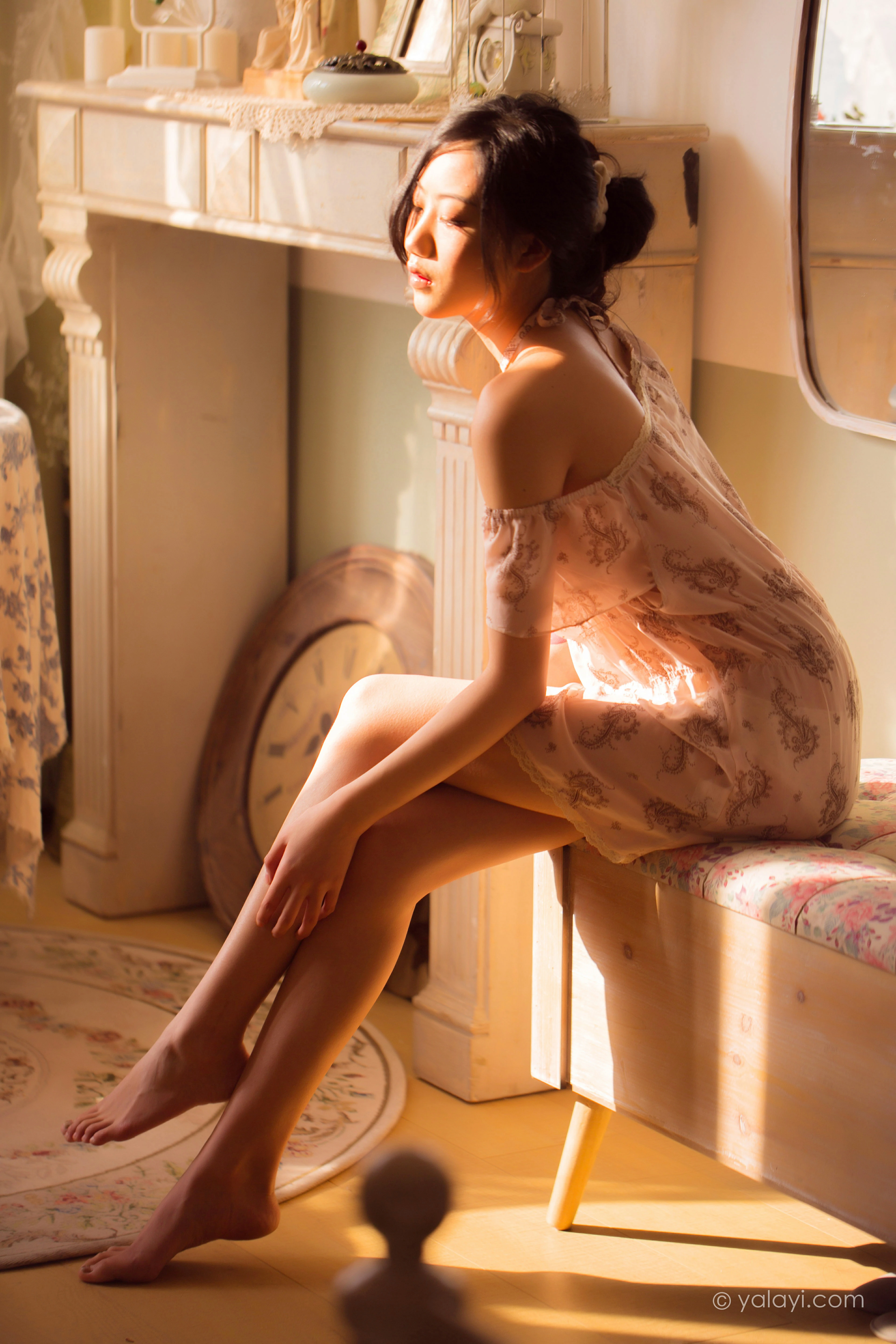 [YALAYI雅拉伊]NO.761 暂时的花儿 橘子 白色抹胸睡衣性感私房写真集第2张