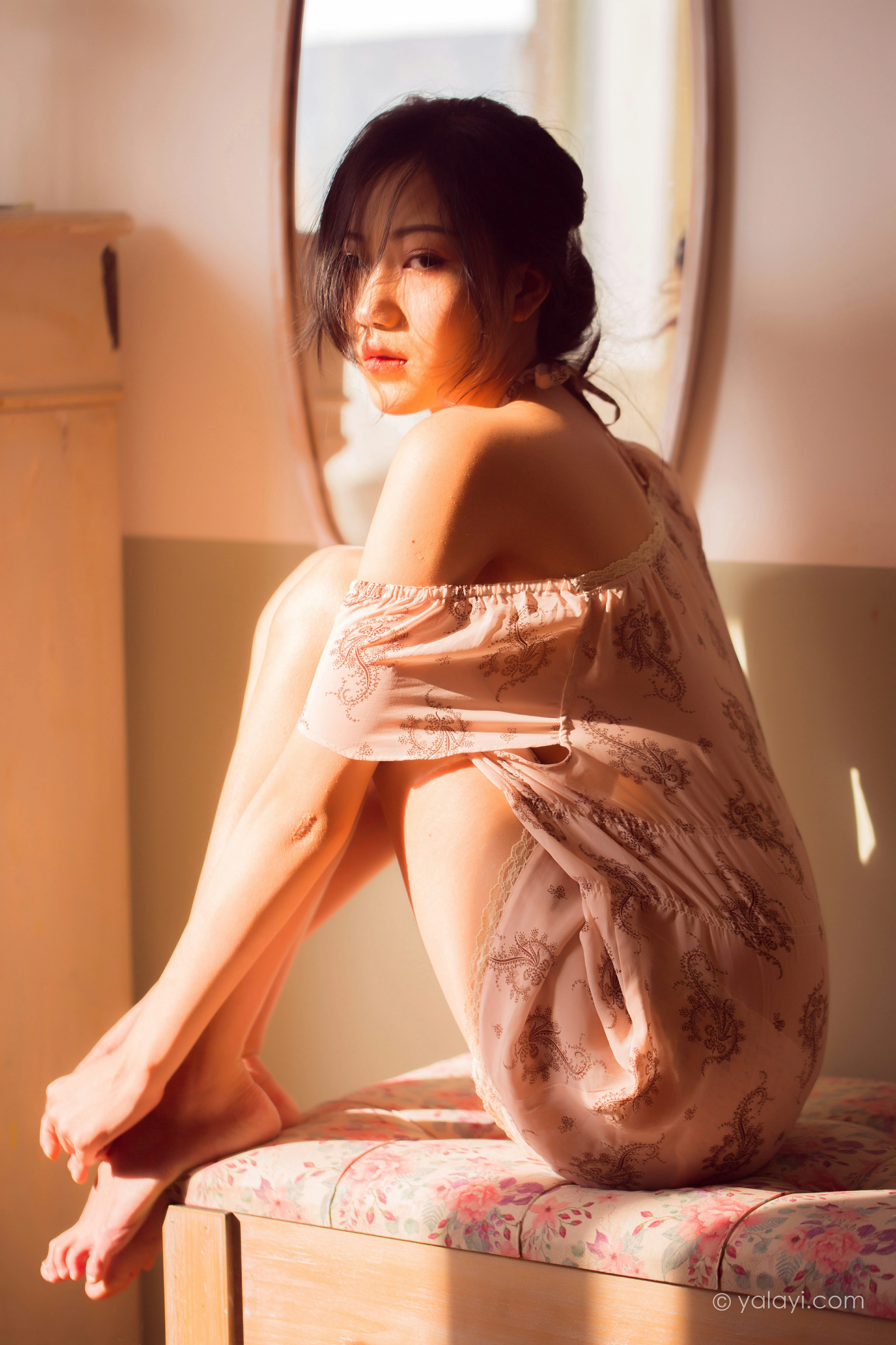 [YALAYI雅拉伊]NO.761 暂时的花儿 橘子 白色抹胸睡衣性感私房写真集第3张