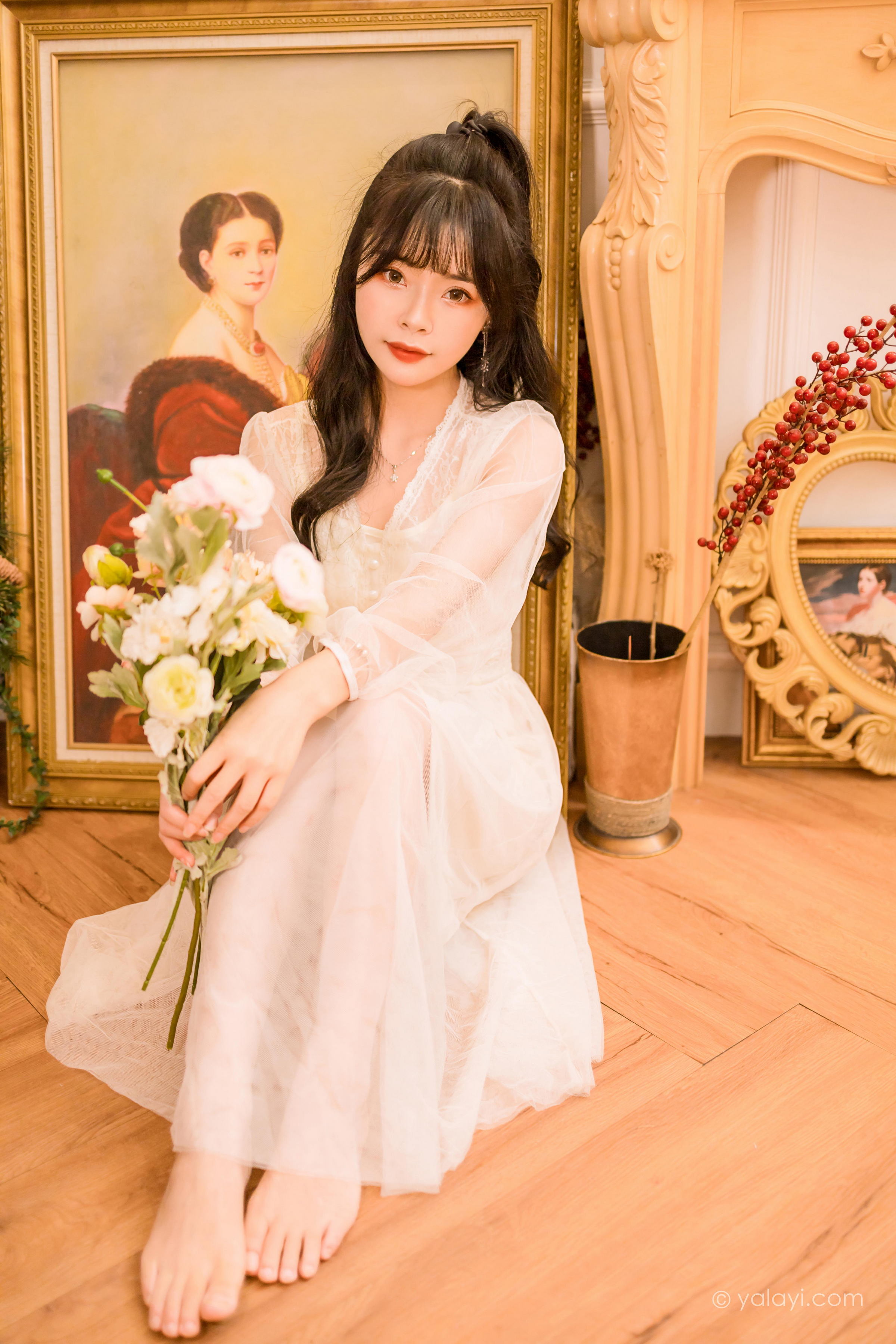 [YALAYI雅拉伊]2022.12.30 梦蝶 程小蝶 白色透视披肩加吊带蕾丝连衣裙清纯写真集第9张