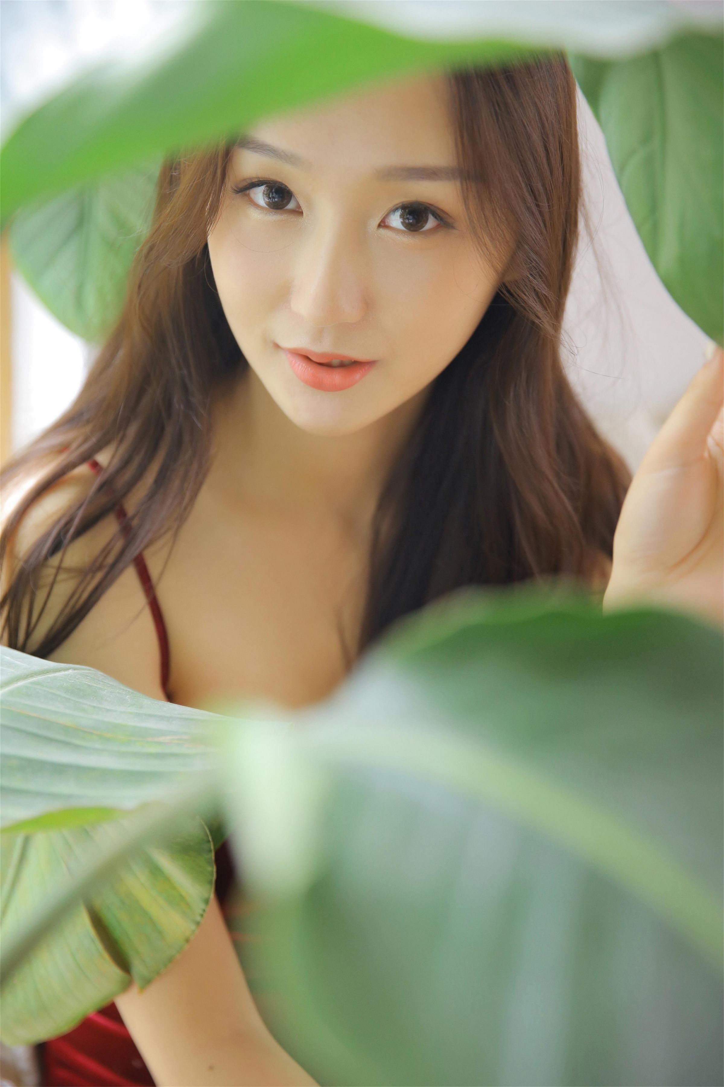 [YALAYI雅拉伊]2023.02.17 幸福女神 小亭 红色紧身吊带连衣裙性感私房写真集第6张