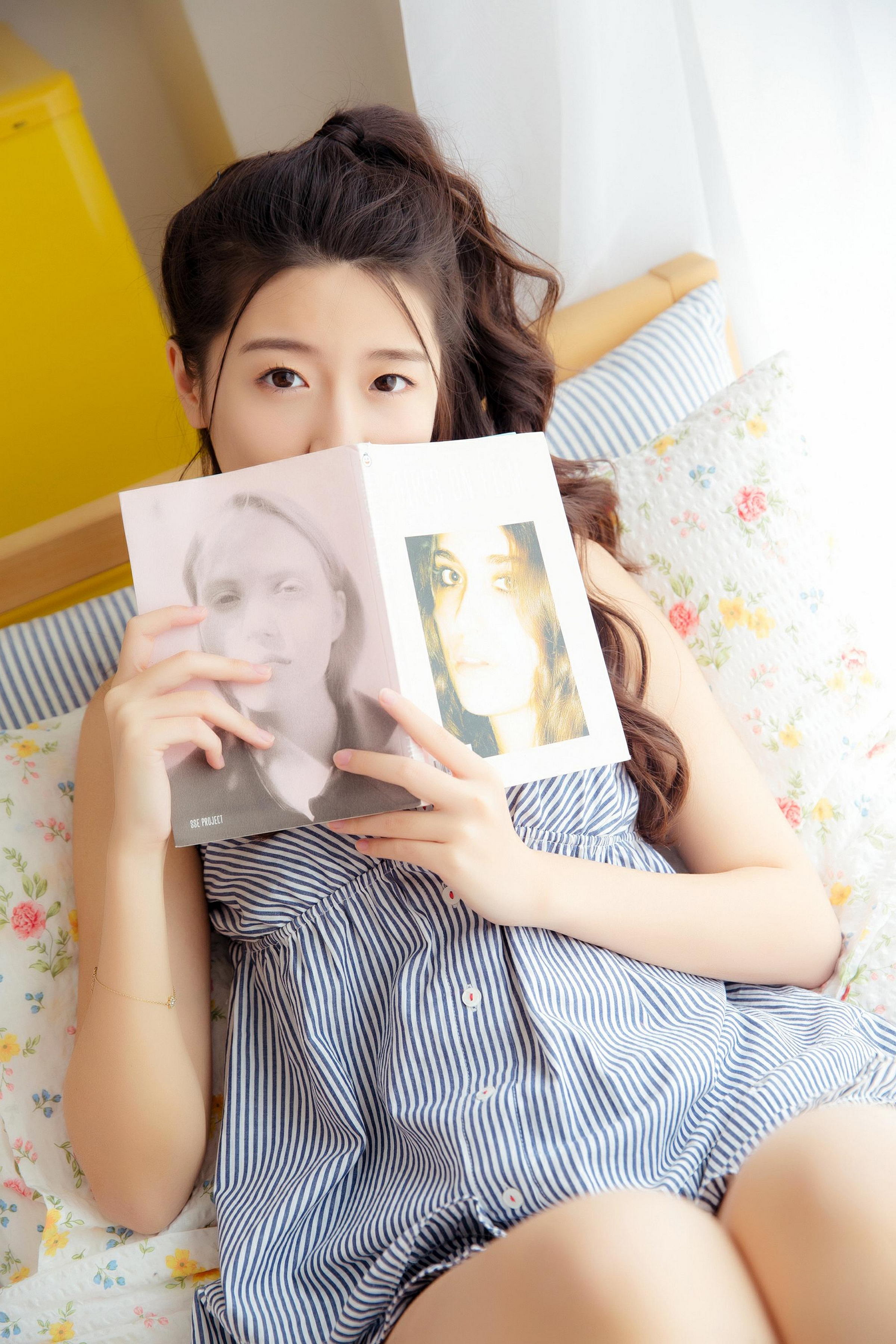 [YALAYI雅拉伊]2023.02.25 清纯小女友 灰色吊带睡衣裙居家私房写真集第4张