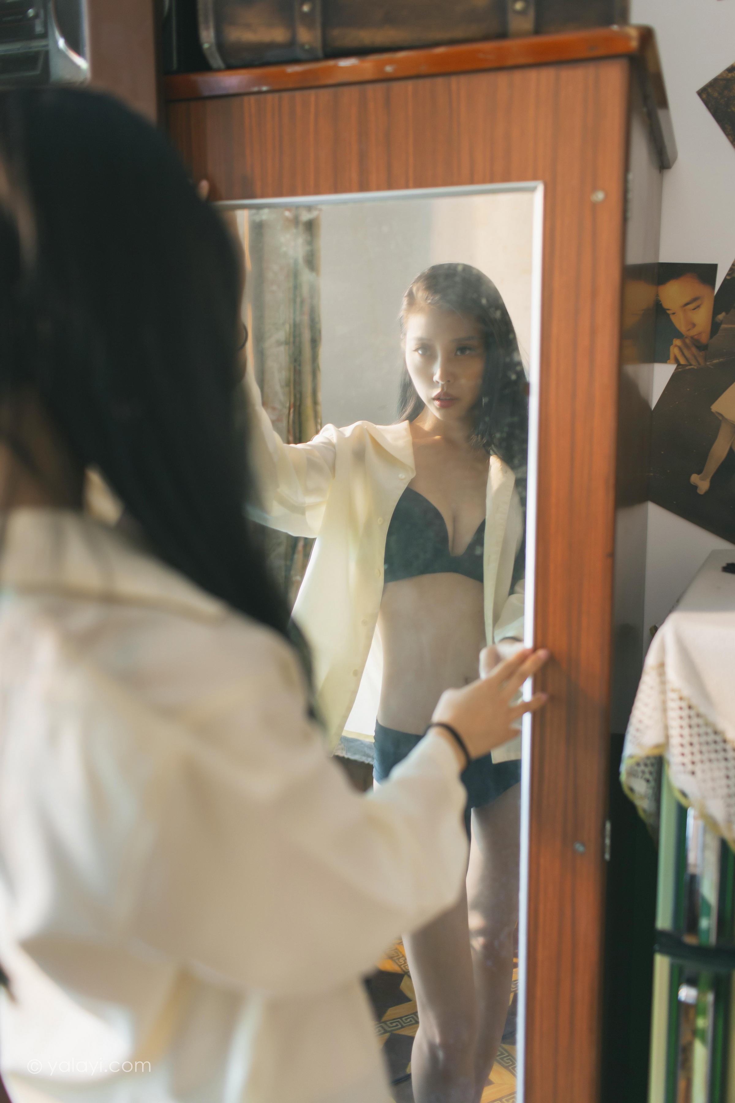 [YALAYI雅拉伊]2023.03.01 白衬衣女神 图雅 白色衬衫加黑色内衣性感私房写真集第6张