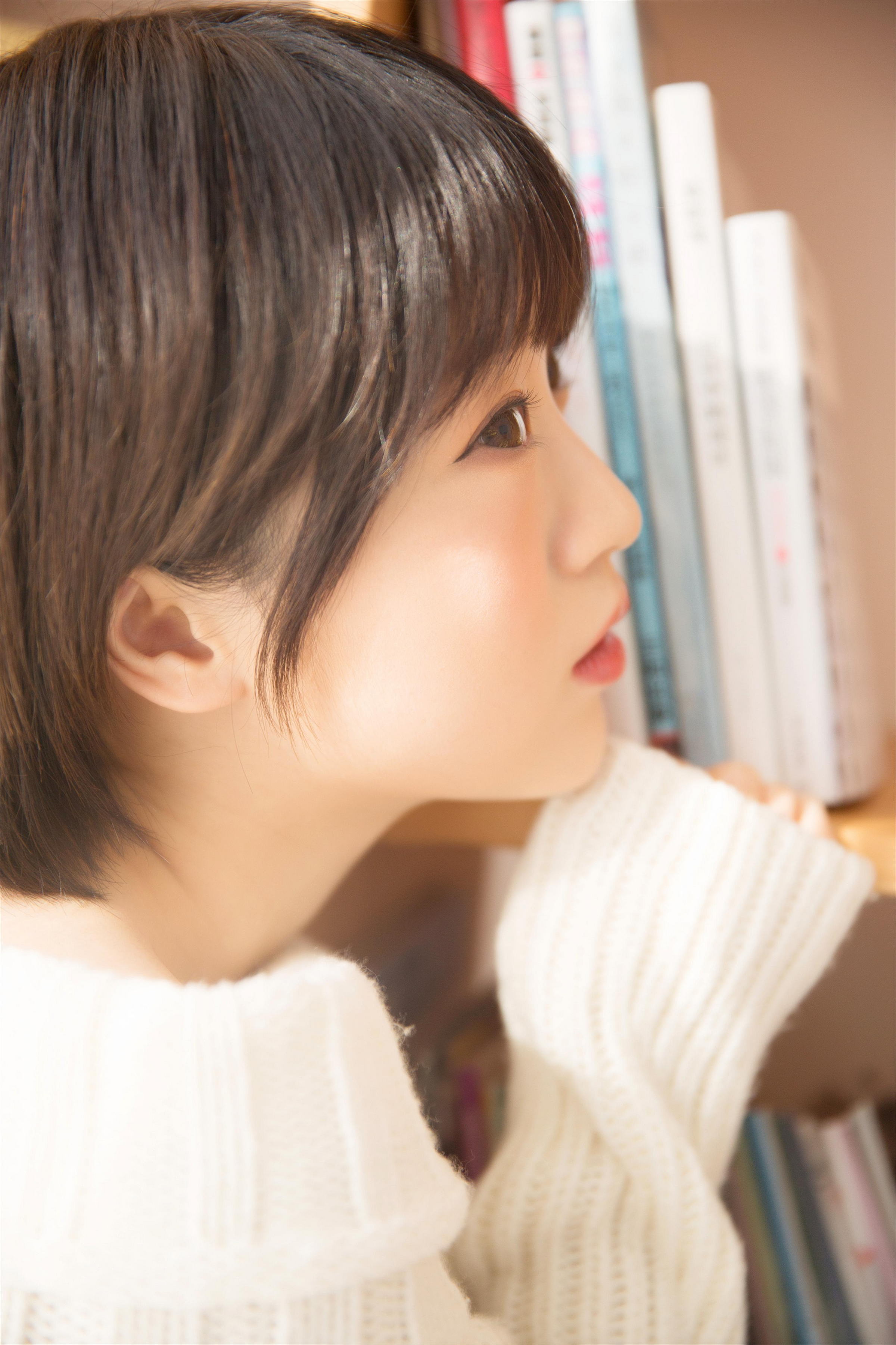 [YALAYI雅拉伊]2023.03.10 清新小女生 白色连身毛衣居家私房写真集第4张