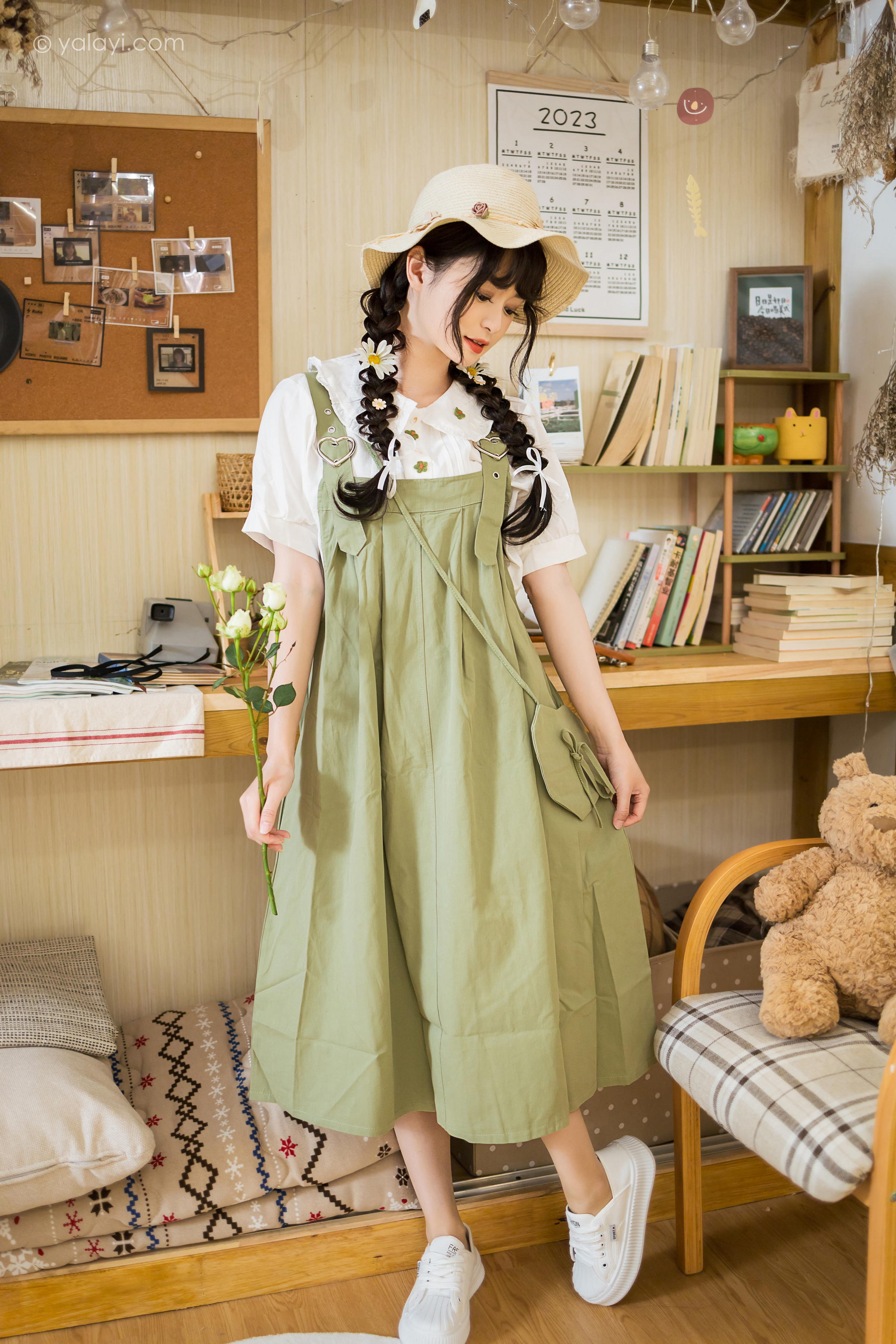 [YALAYI雅拉伊]2023.05.15 世间的温柔 小亭 白色小衬衫加背带加衣裙复古清纯写真集第1张