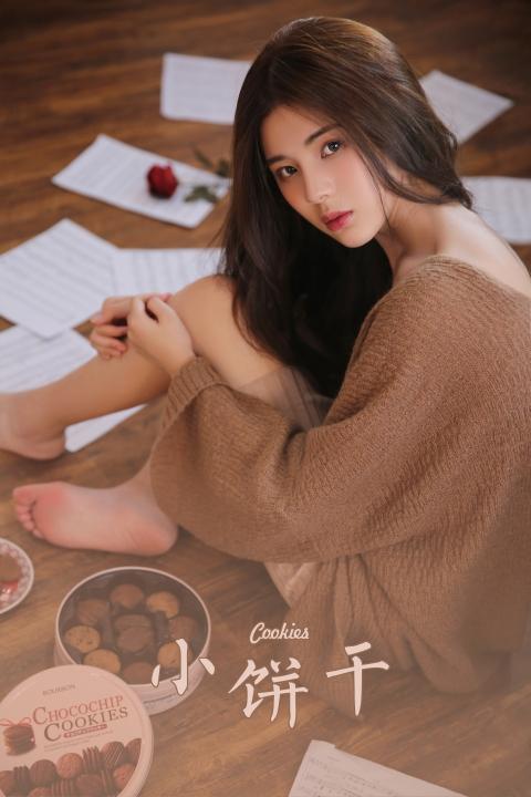 [YALAYI雅拉伊]2022.05.09 小饼干 白嫩少女 蓝色JK制服与橙色吊带连衣裙性感写真集