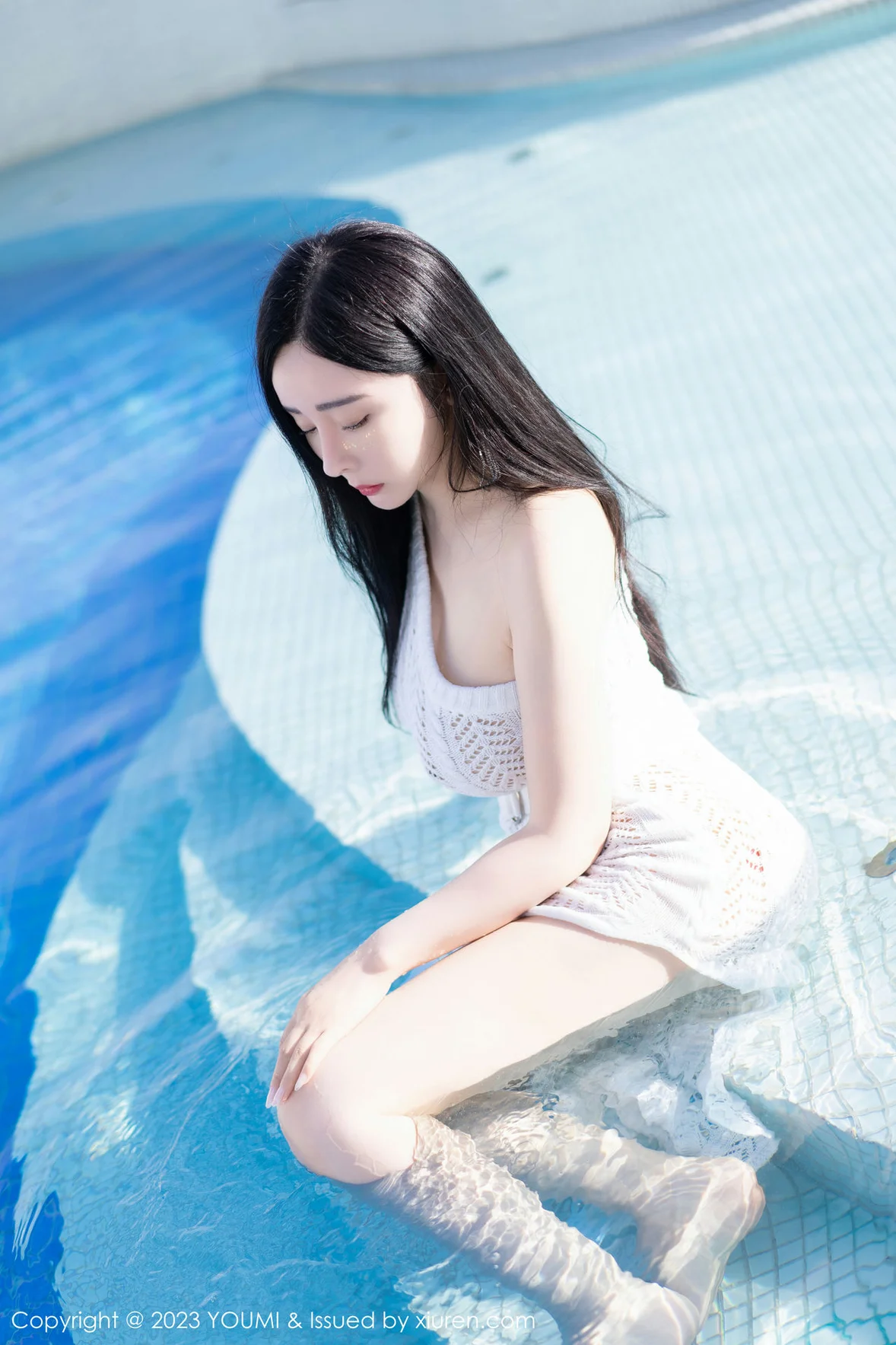  尤蜜荟 Vol.960 允爾 巨乳泳池拍摄性感写真 [70P]第5张