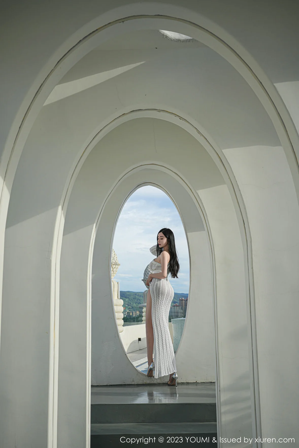  尤蜜荟 Vol.960 允爾 巨乳泳池拍摄性感写真 [70P]第2张