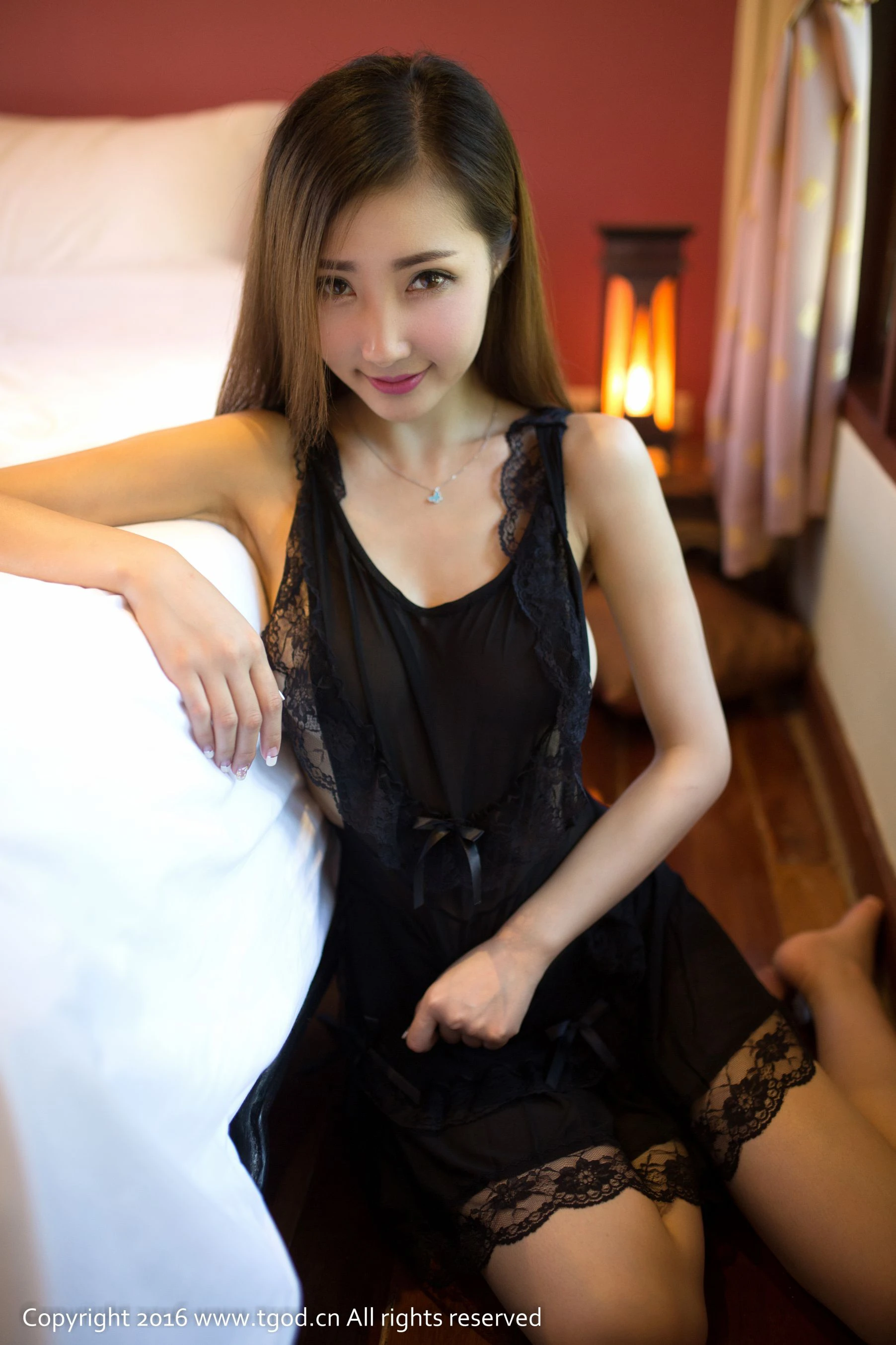 尤美Yumi《街拍长裙+比基尼+蕾丝女仆》 推女神/尤蜜荟第8张