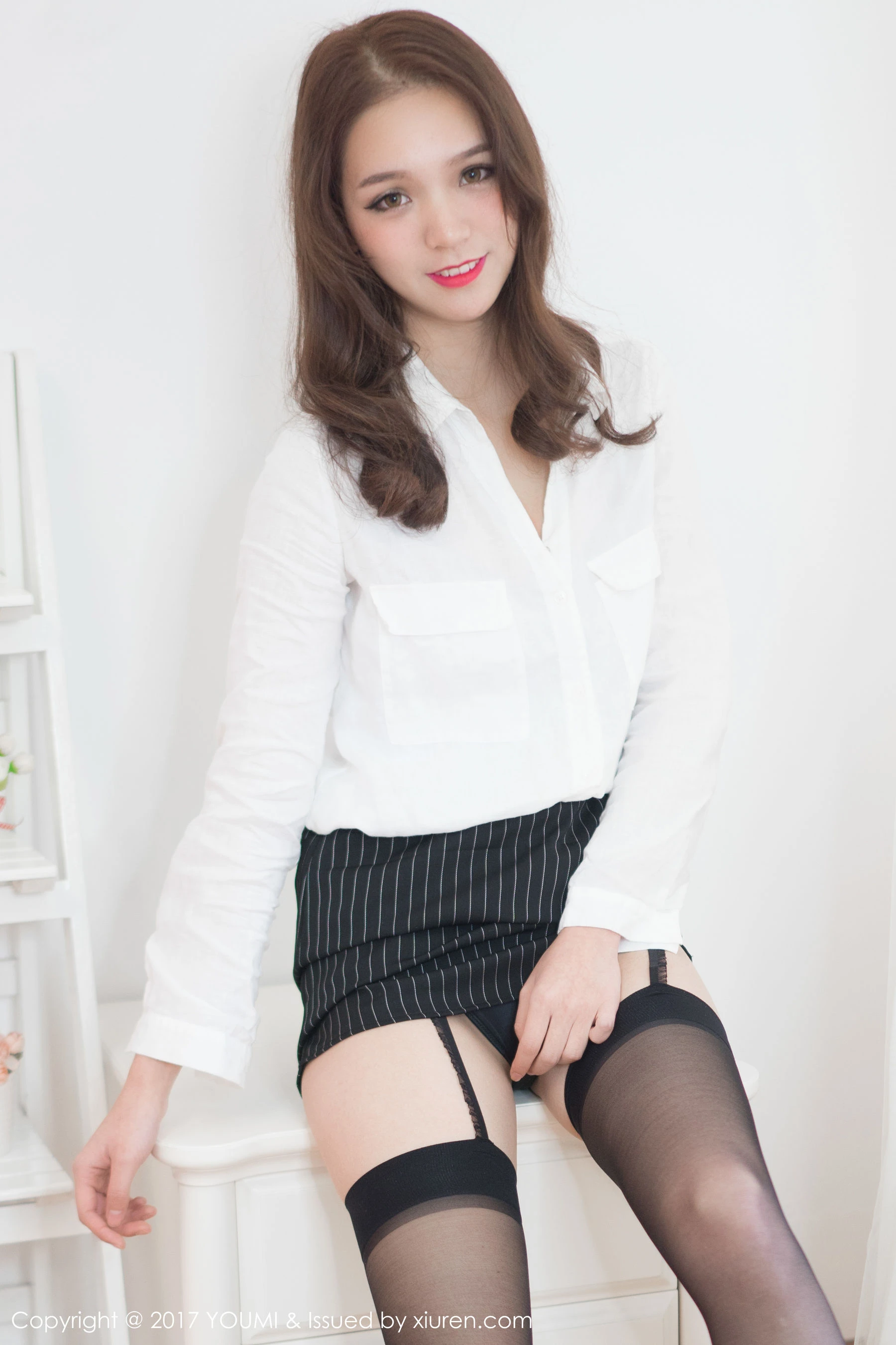 不柠bling《粉红兔女郎与黑丝OL》 尤蜜荟YouMi Vol.047第10张