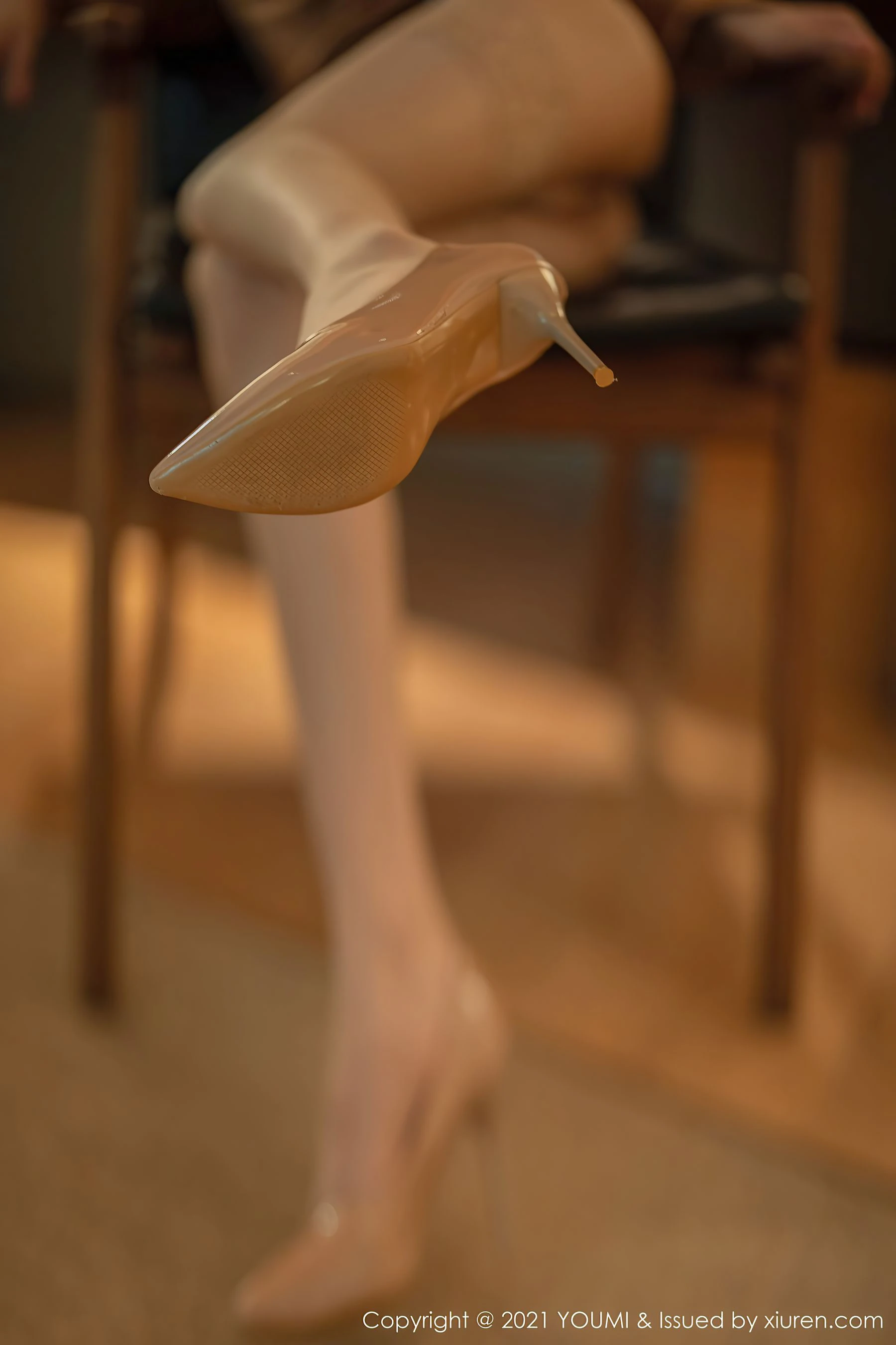 尤蜜荟YouMi Vol.681 熊小诺 &暖色调素衣裹身第11张