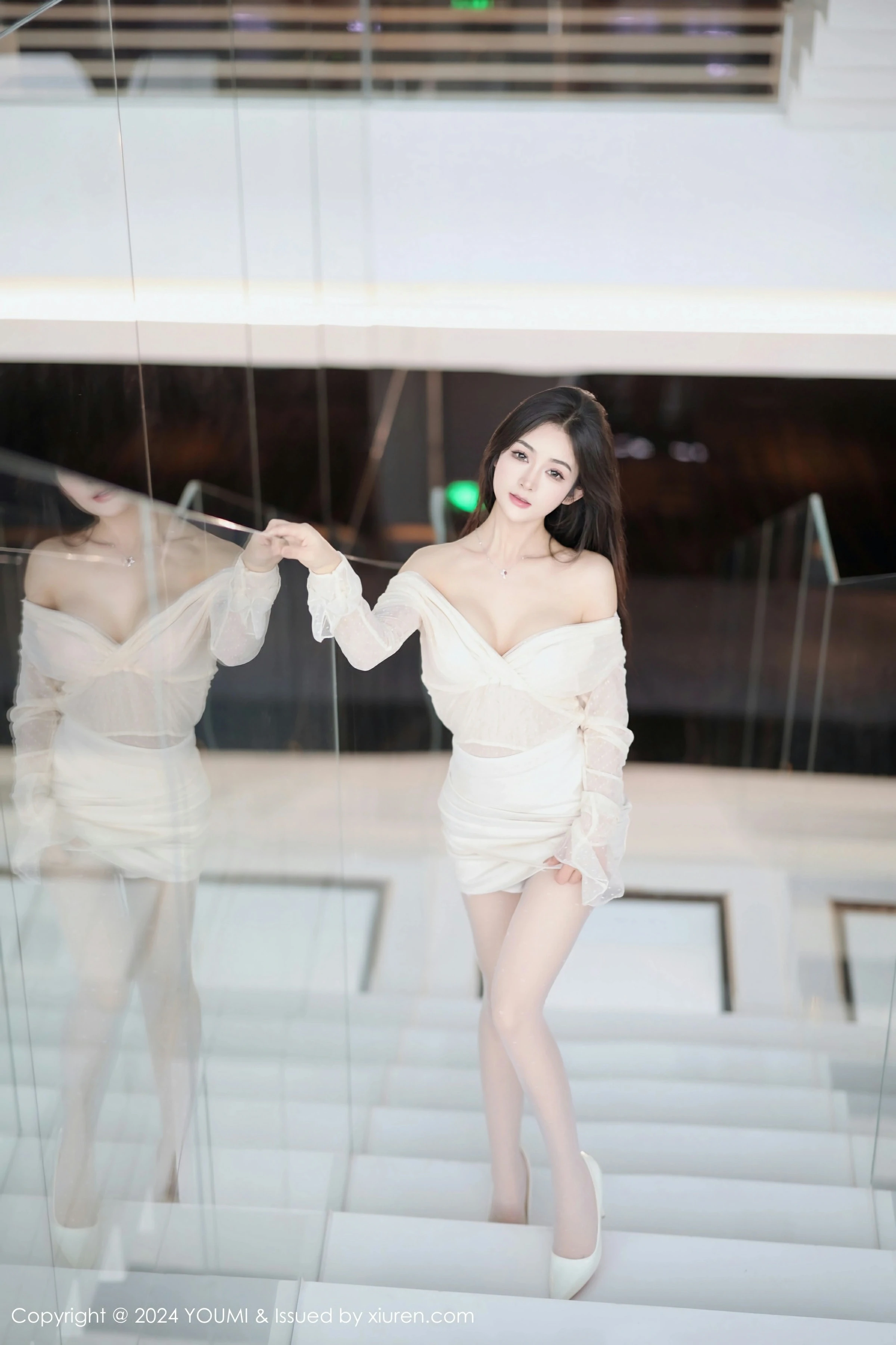  尤蜜荟 VOL.1072 谭小灵 [96P]第2张