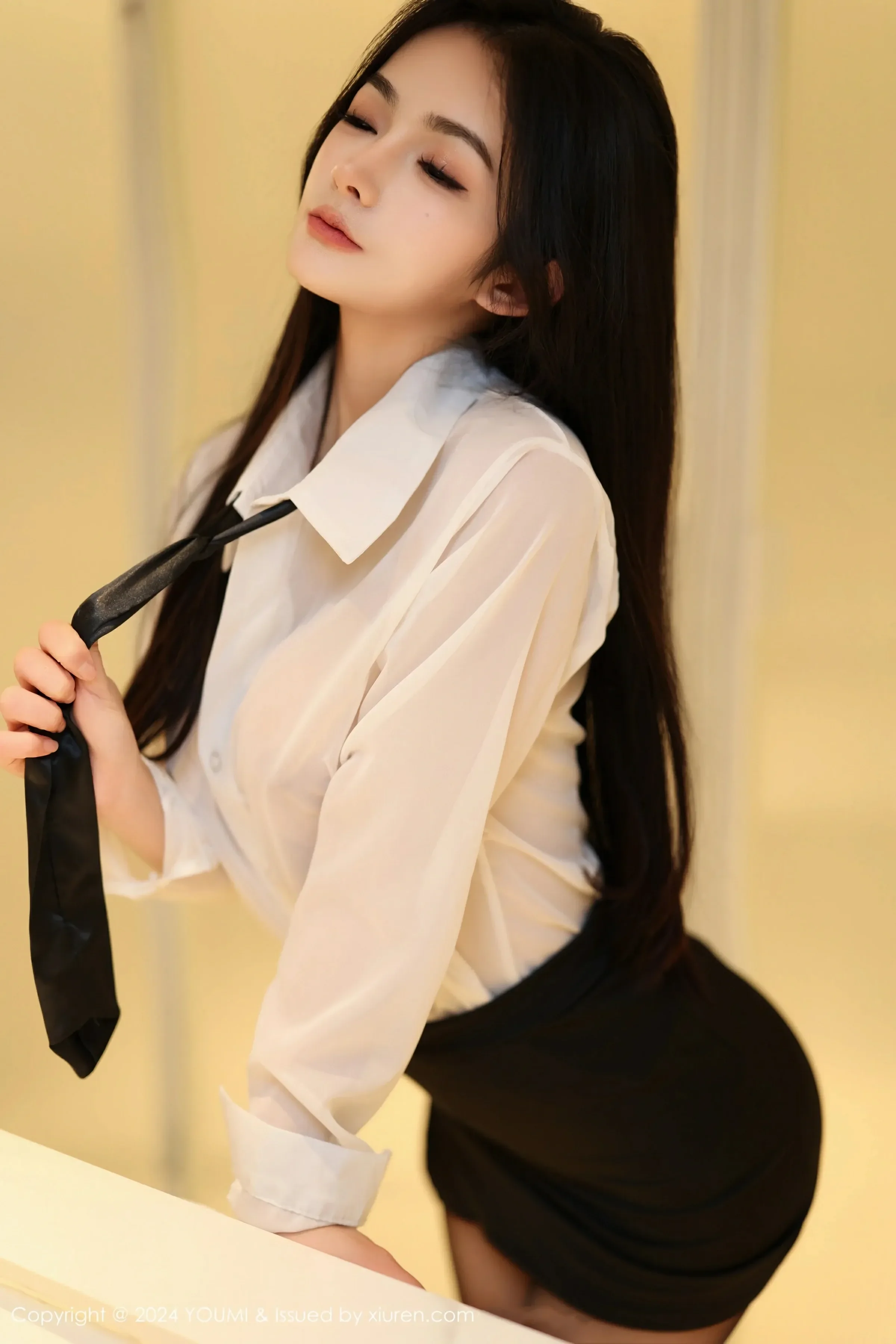  尤蜜荟 VOL.1050 谭小灵 [90P]第2张